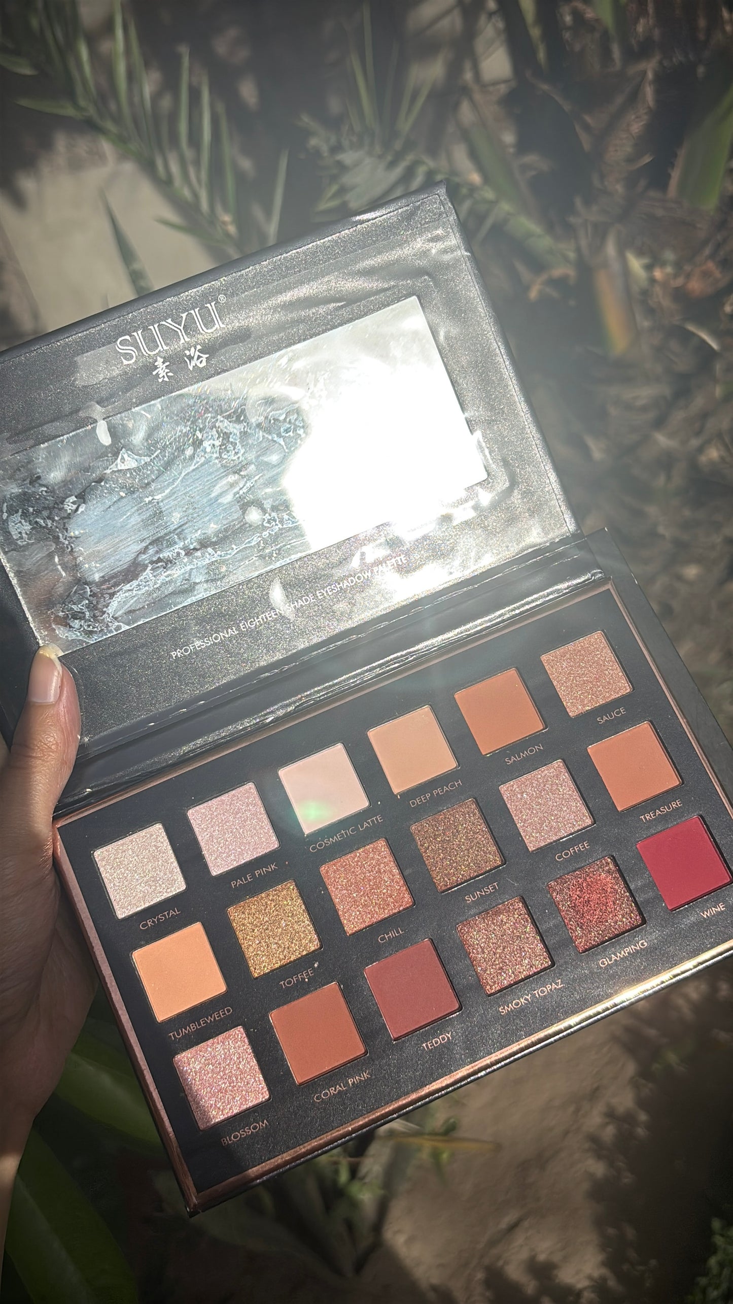 18 Color Eyeshadow Palette