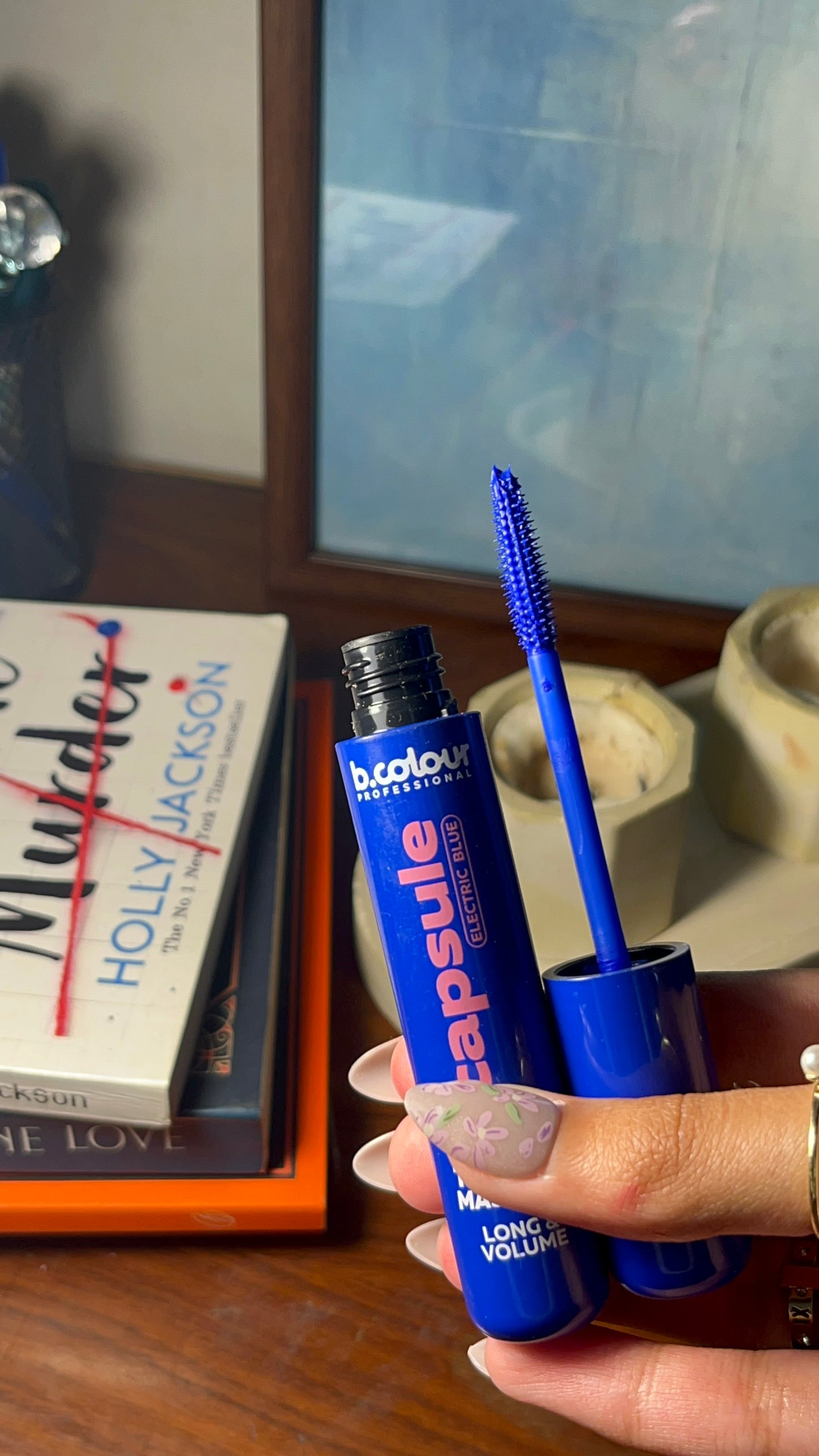 ELECTRIC BLUE MASCARA