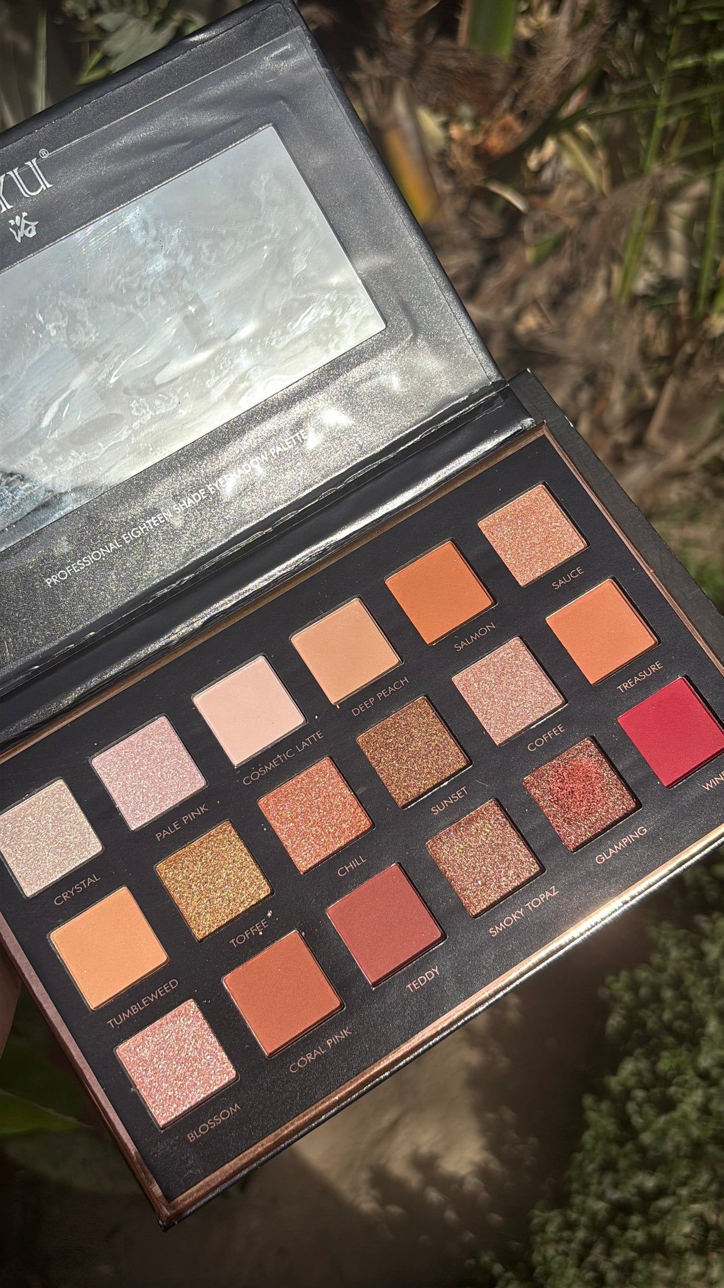 18 Color Eyeshadow Palette