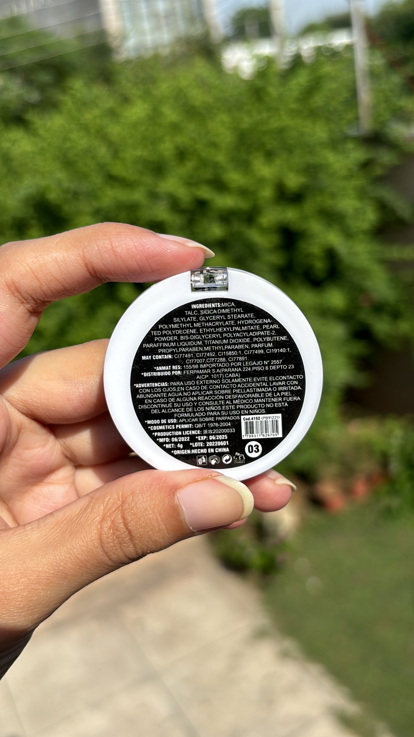Single Eyeshadow and Highlighter