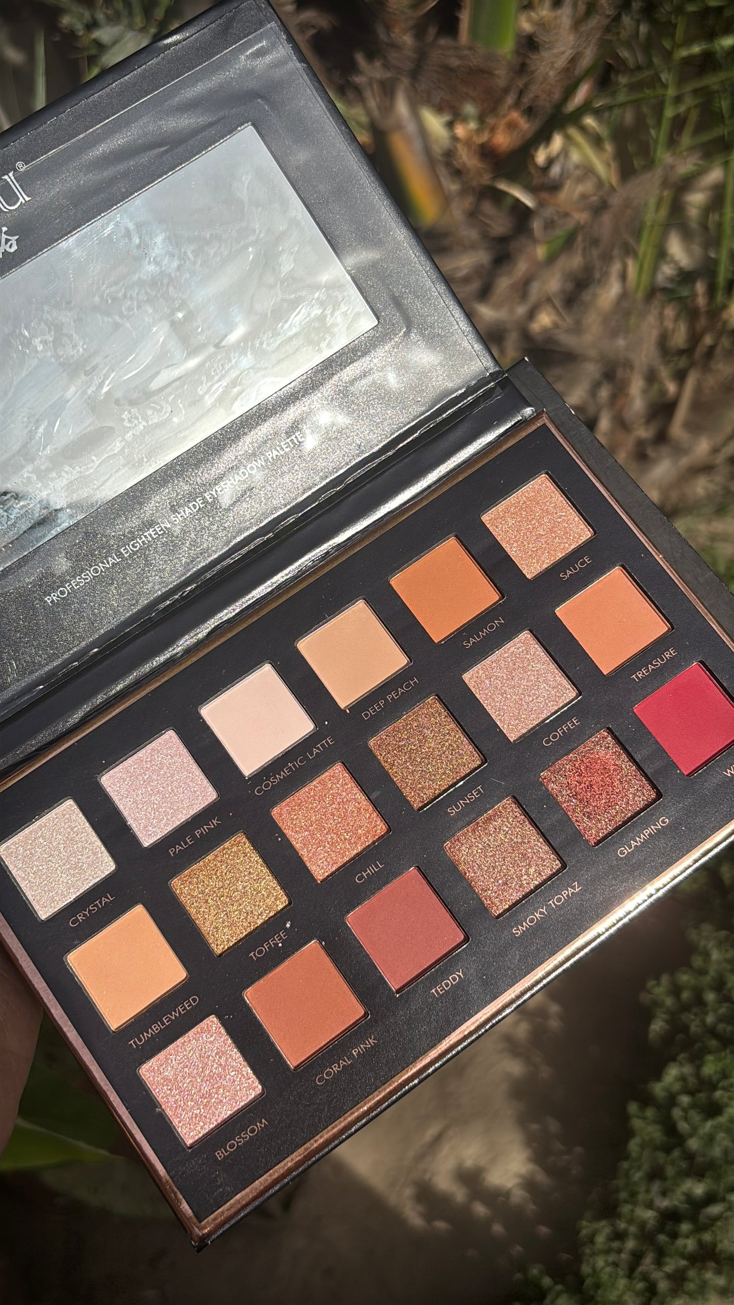 18 Color Eyeshadow Palette