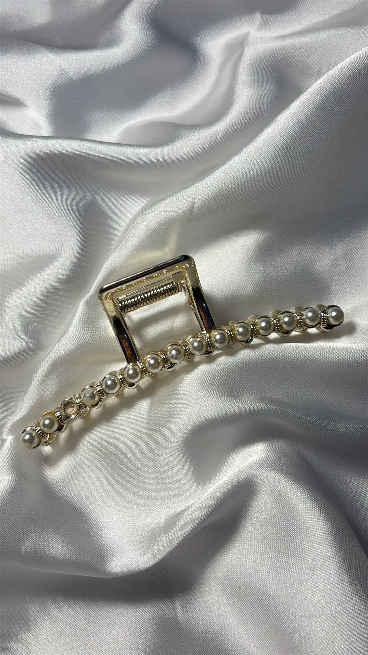 Pearl Claw Clip