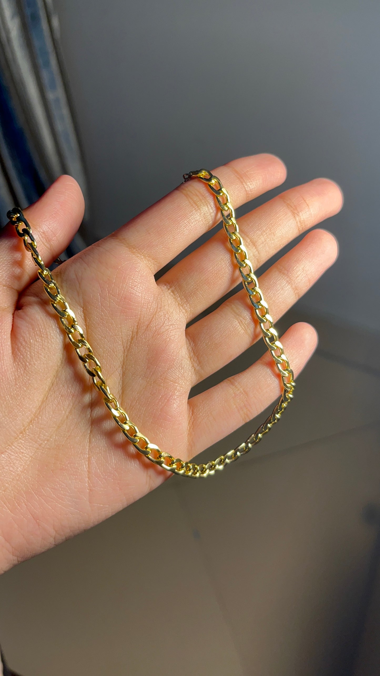 Small Golden Chain-01