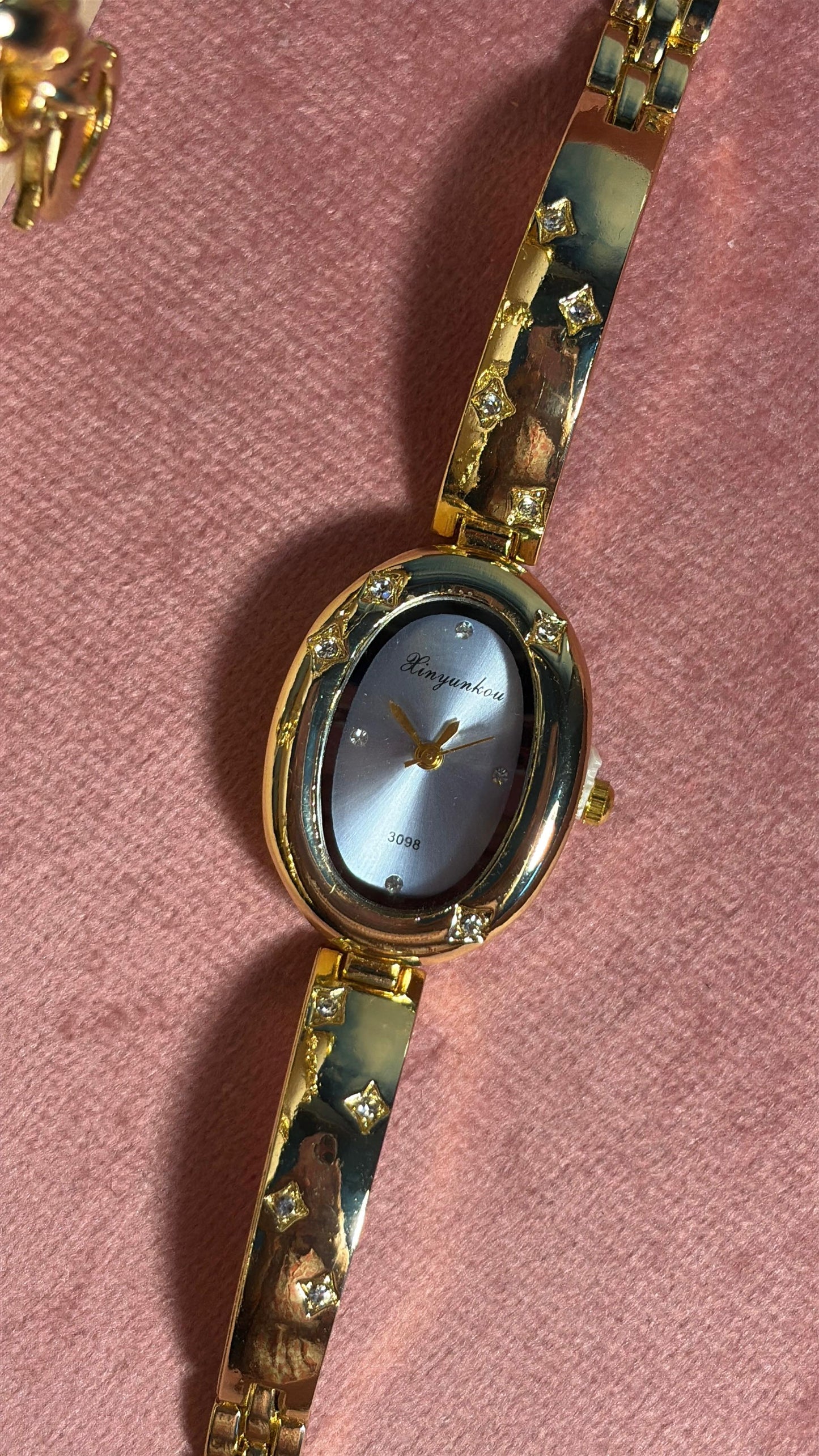 Aesthetic Vintage Sparkle Oval Gold-Celeste