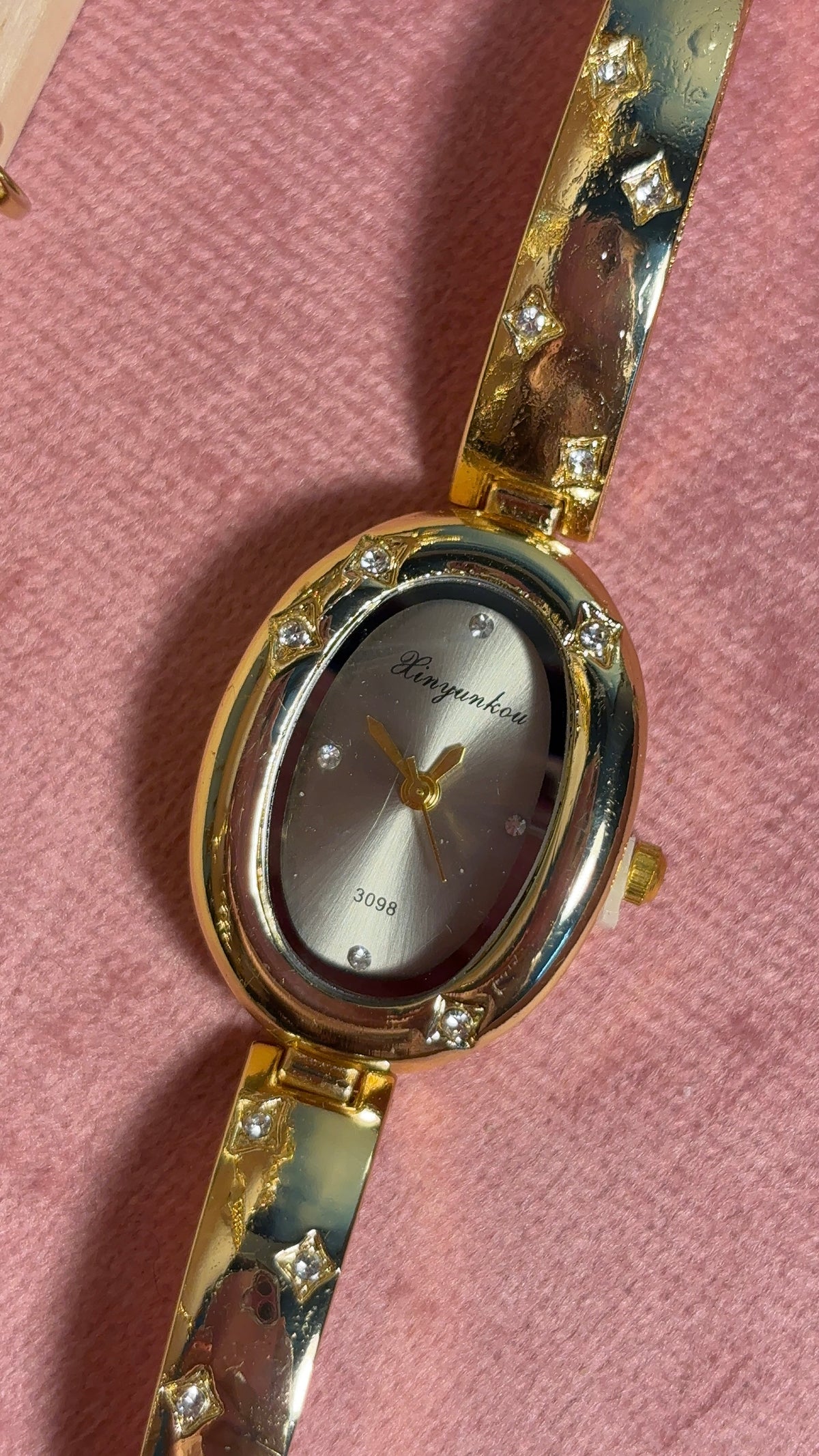 Aesthetic Vintage Sparkle Oval Gold