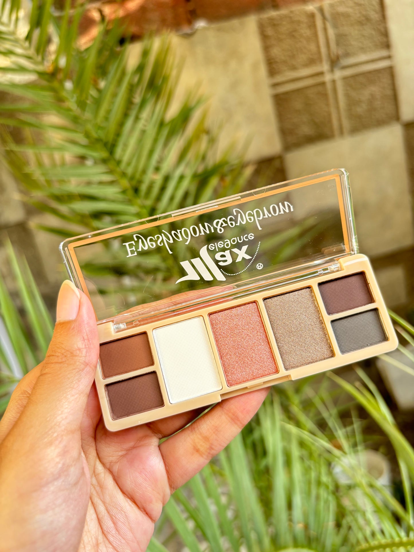 Eyeshadow and Highlighter Palettes-01