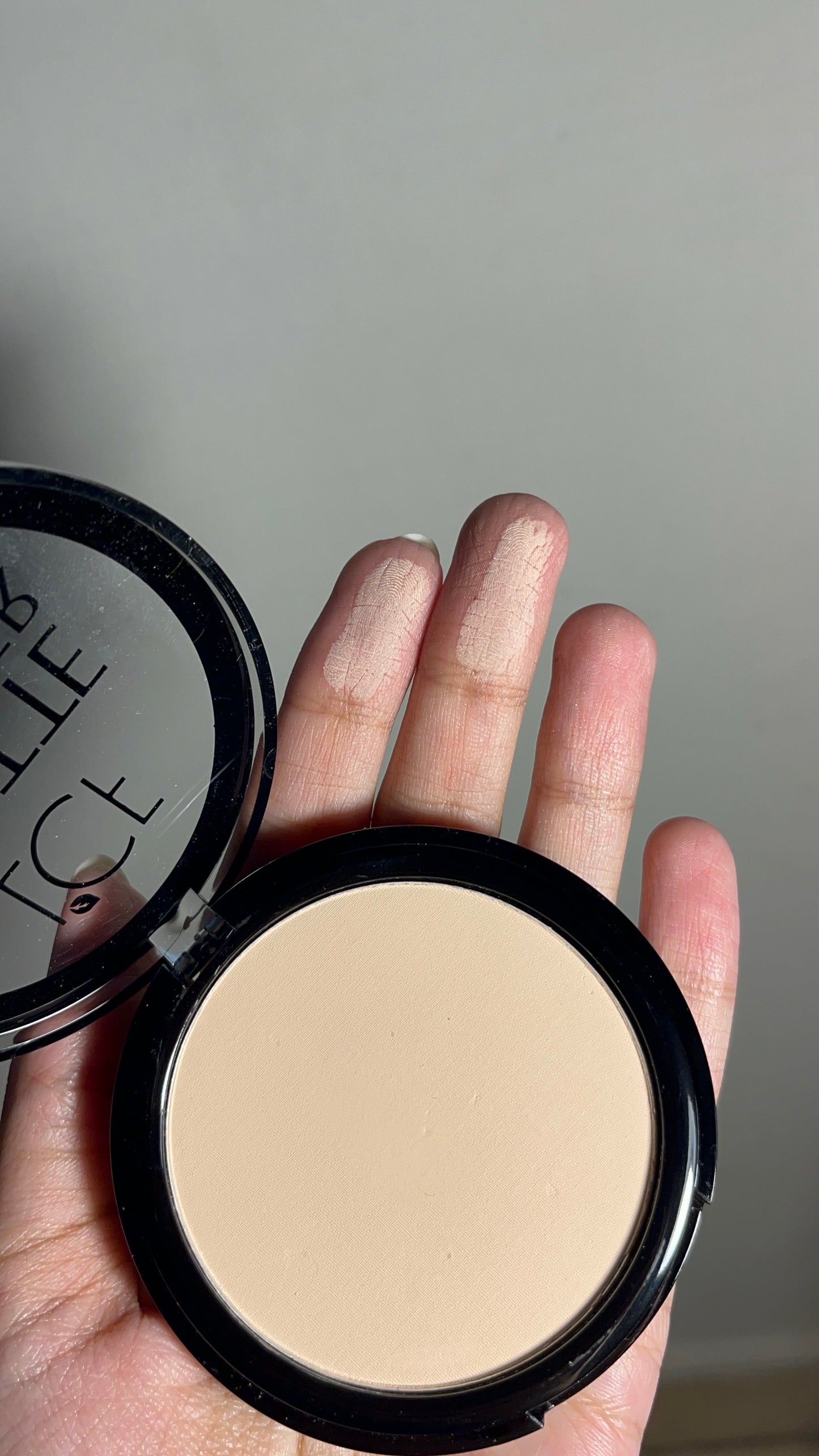 LCF Matte Compact Powder