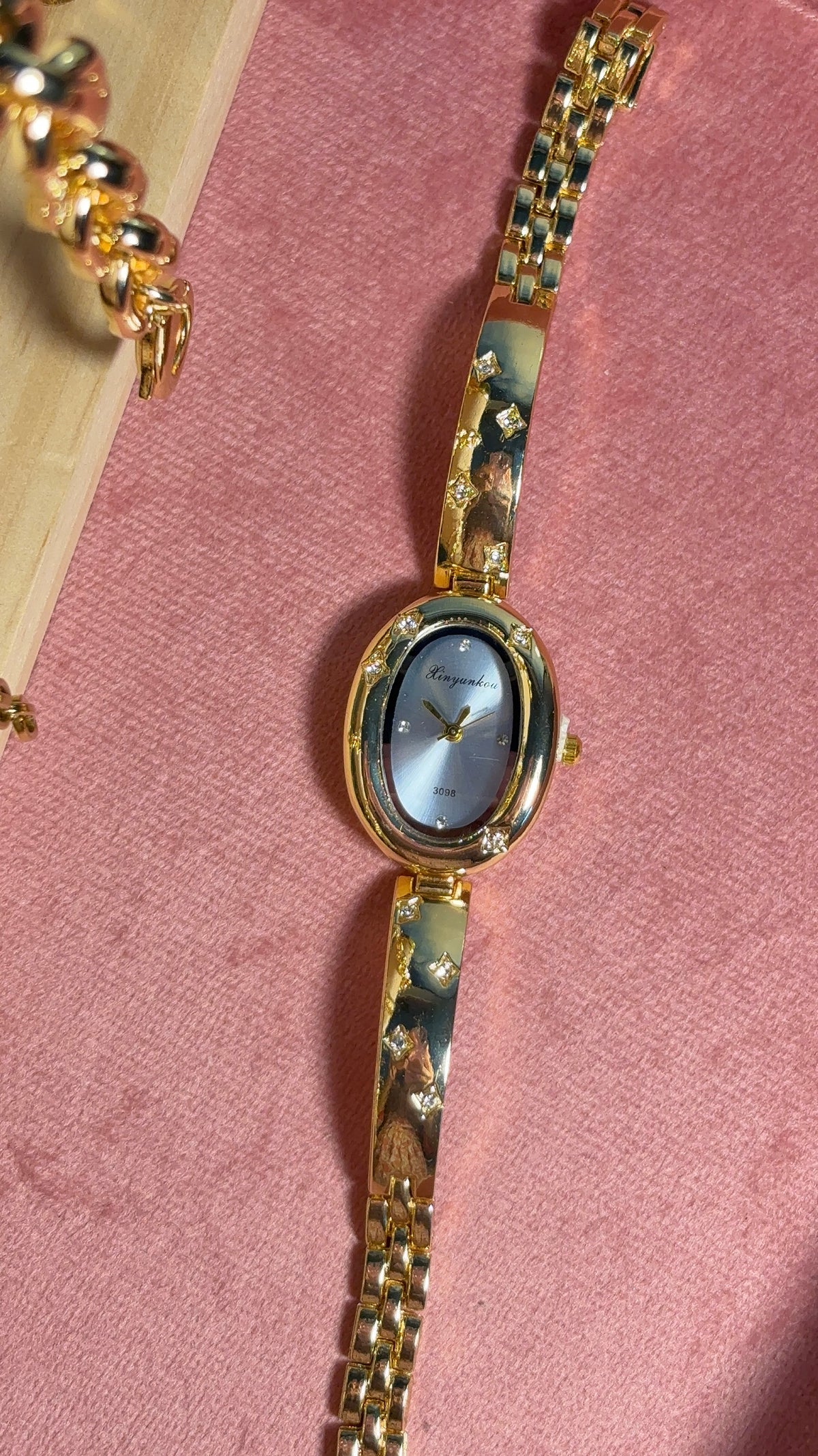 Aesthetic Vintage Sparkle Oval Gold-Celeste
