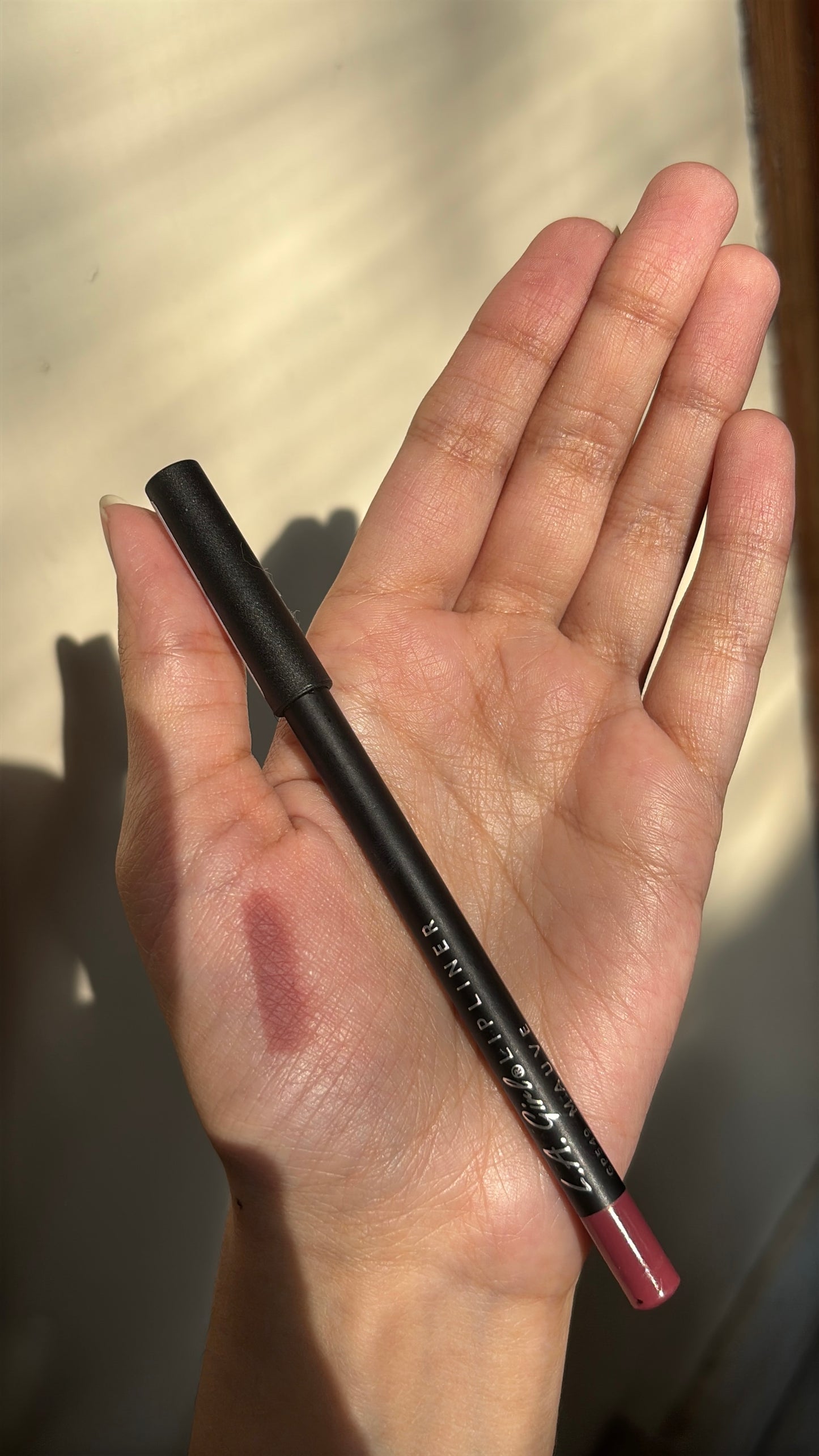 LAA Girl lipliner