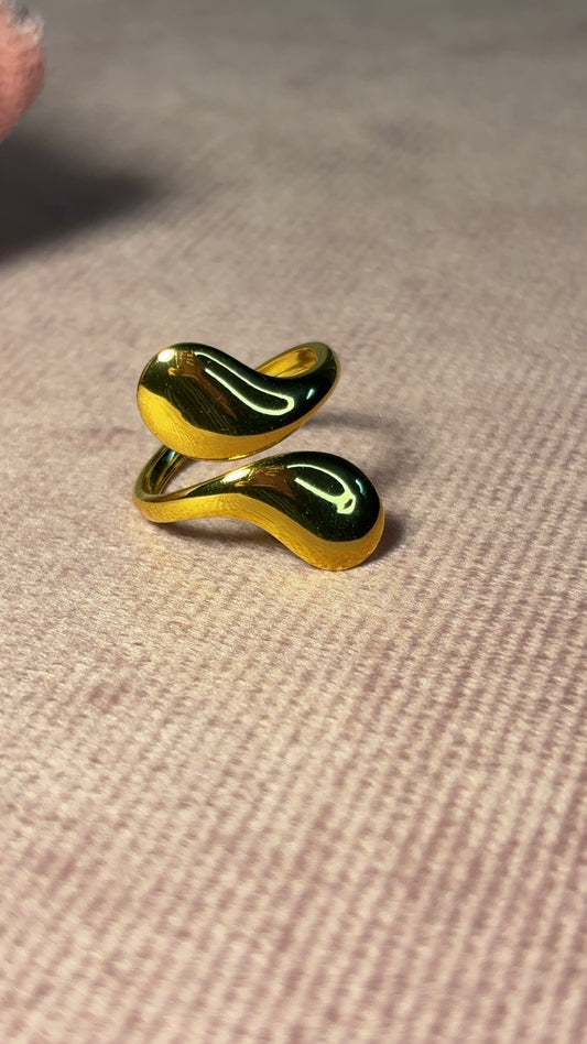 Hugger Ring