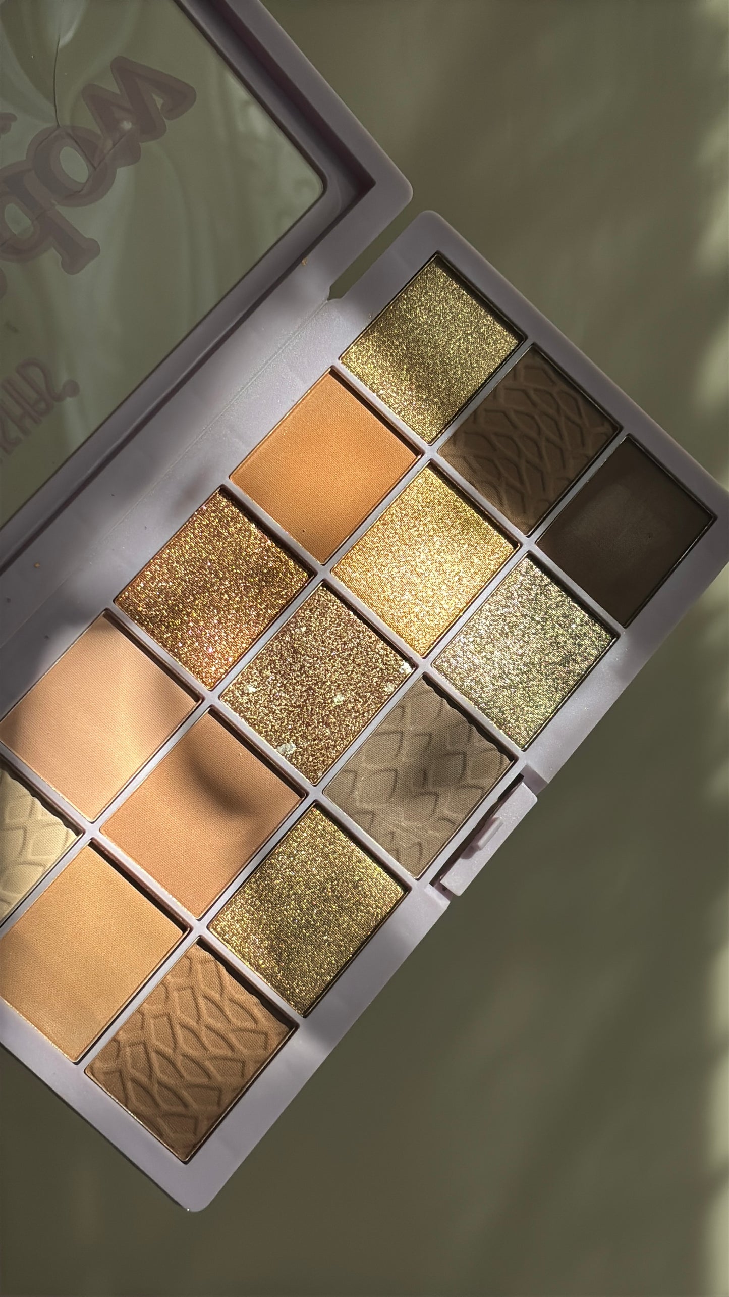 USHASS Eyeshadow Palette