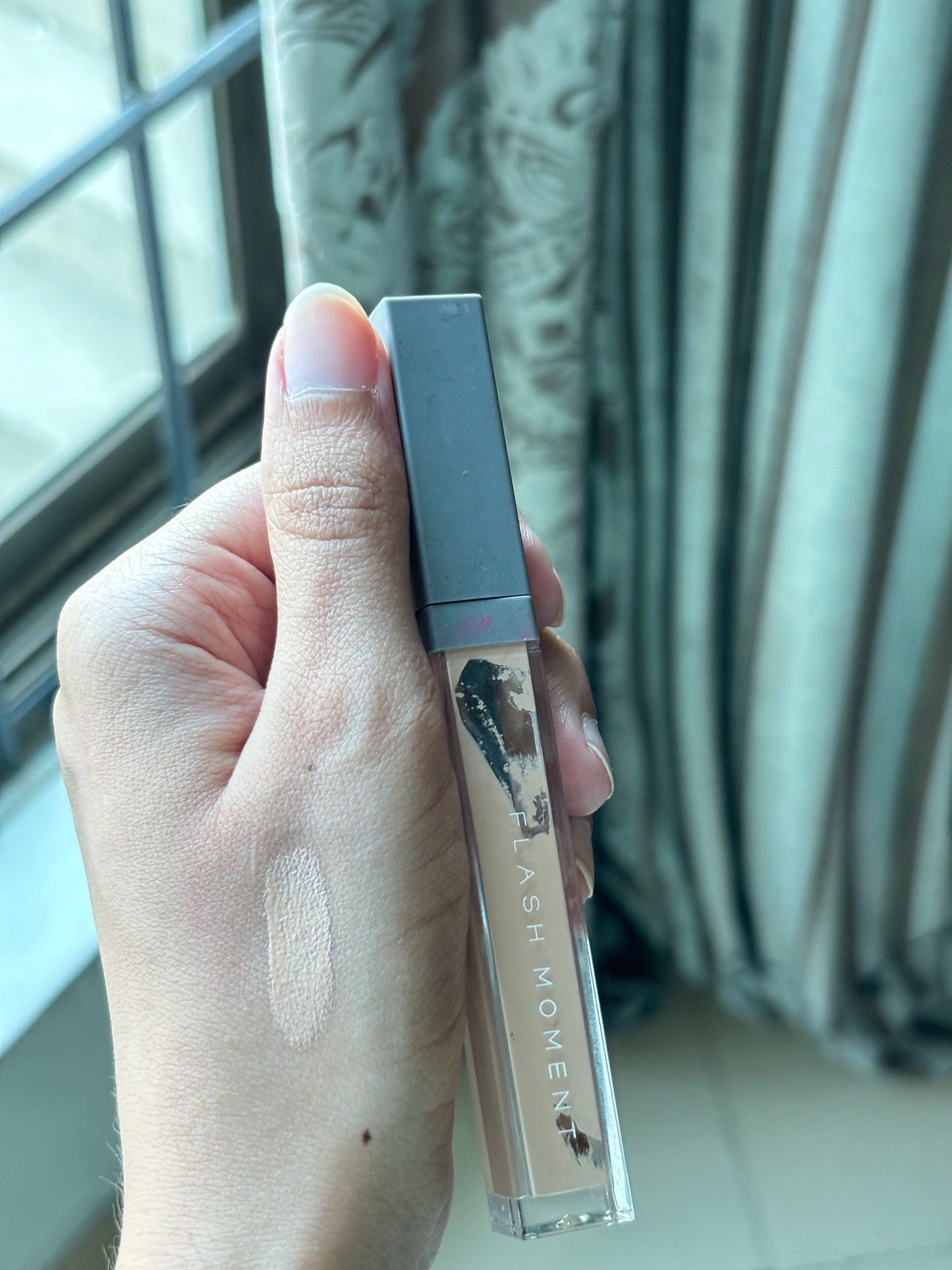 Flash Moment Liquid Concealer
