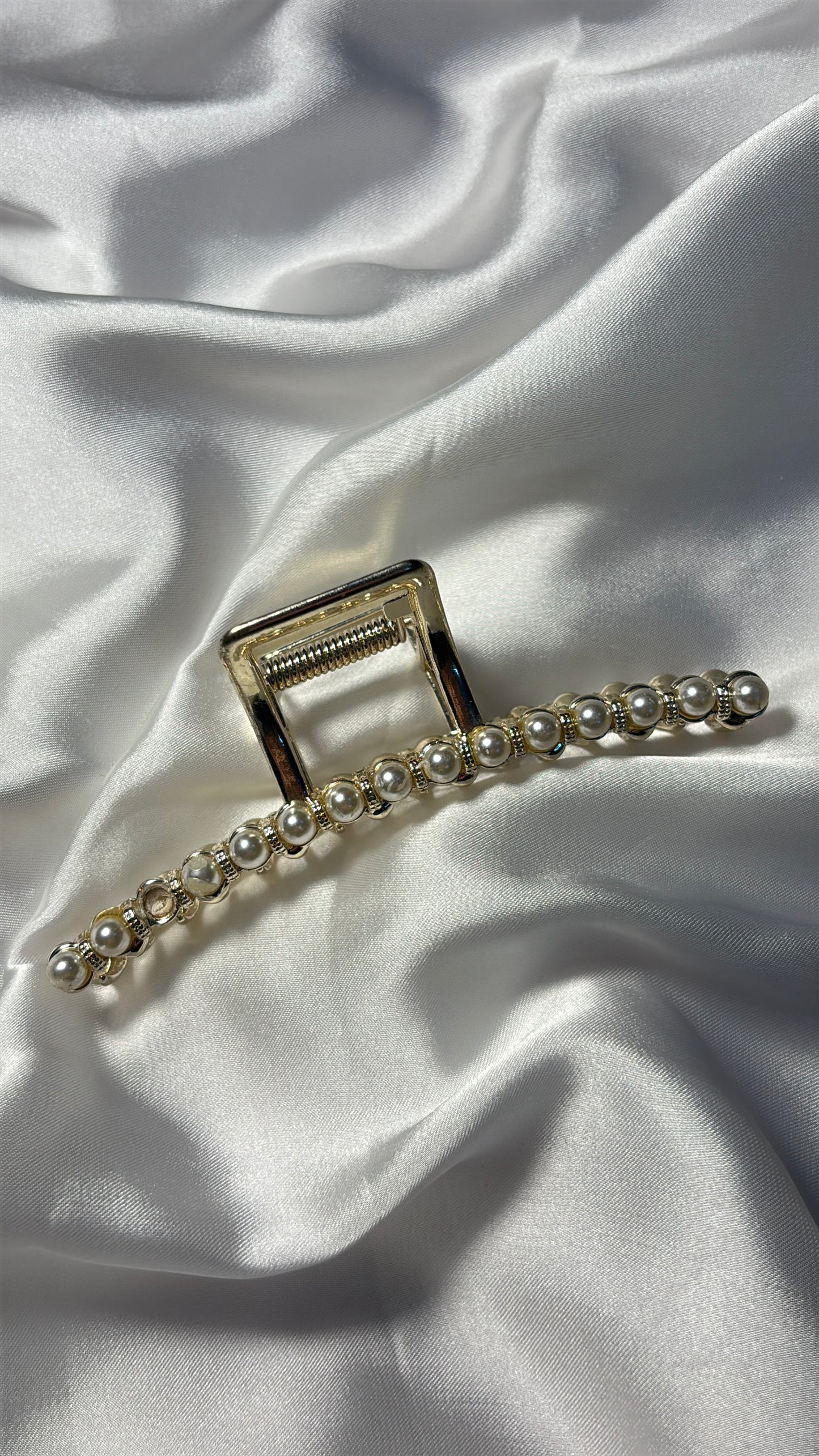 Pearl Claw Clip