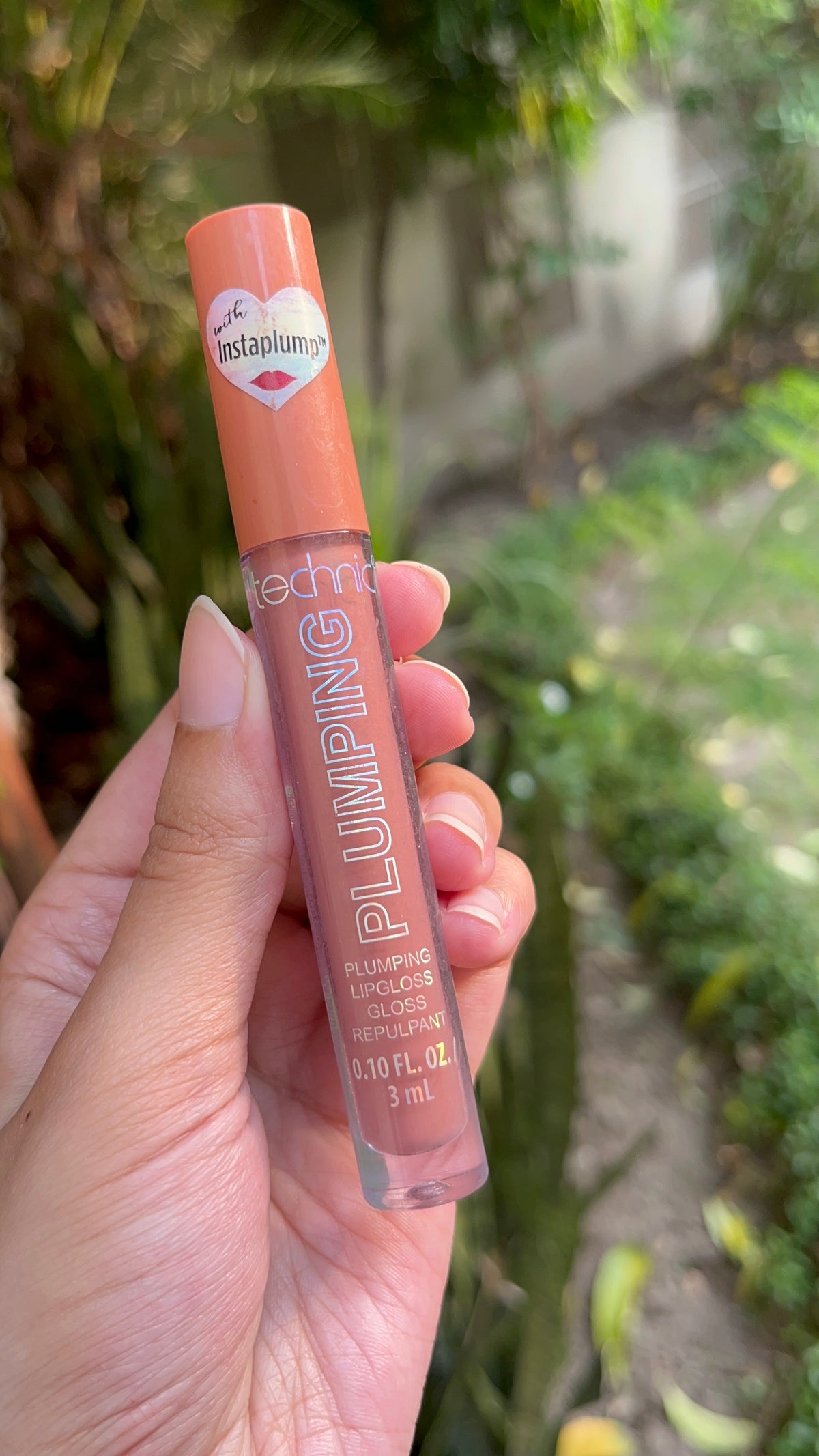 Brown PLUMPING LIPGLOSS