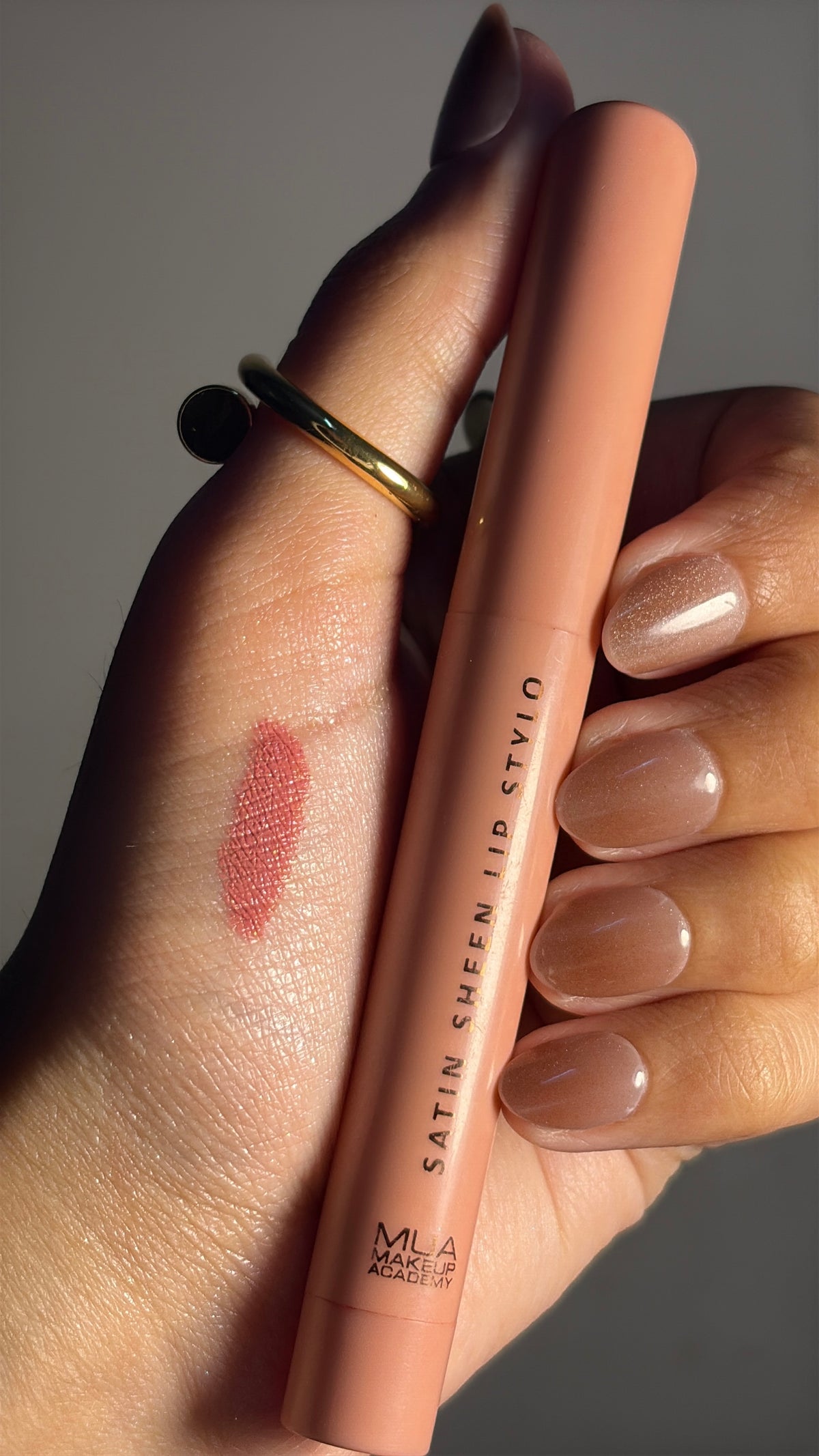 Satin Sheen Lipstick Nude pink