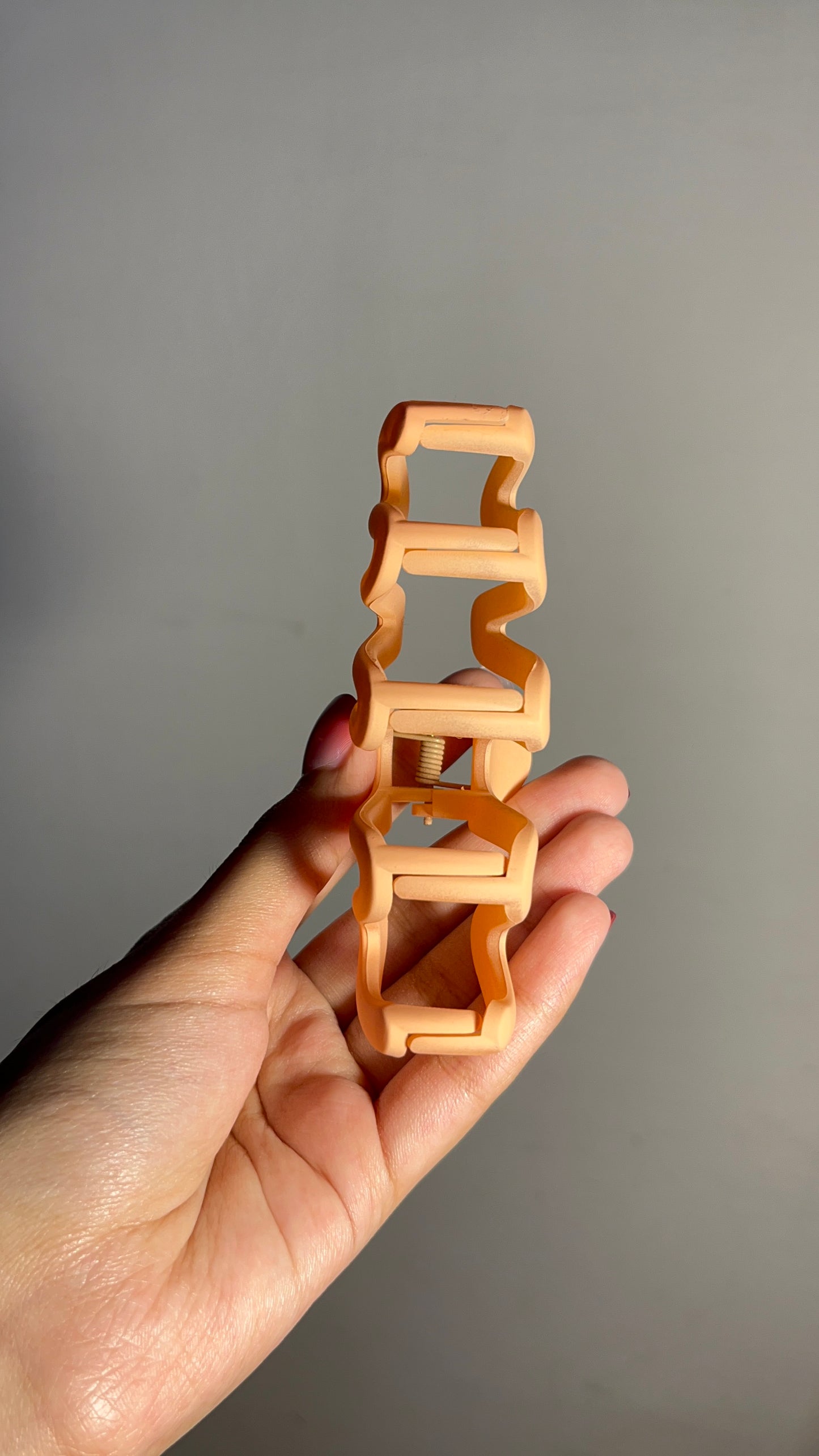 Peach Curly Claw Clip-08