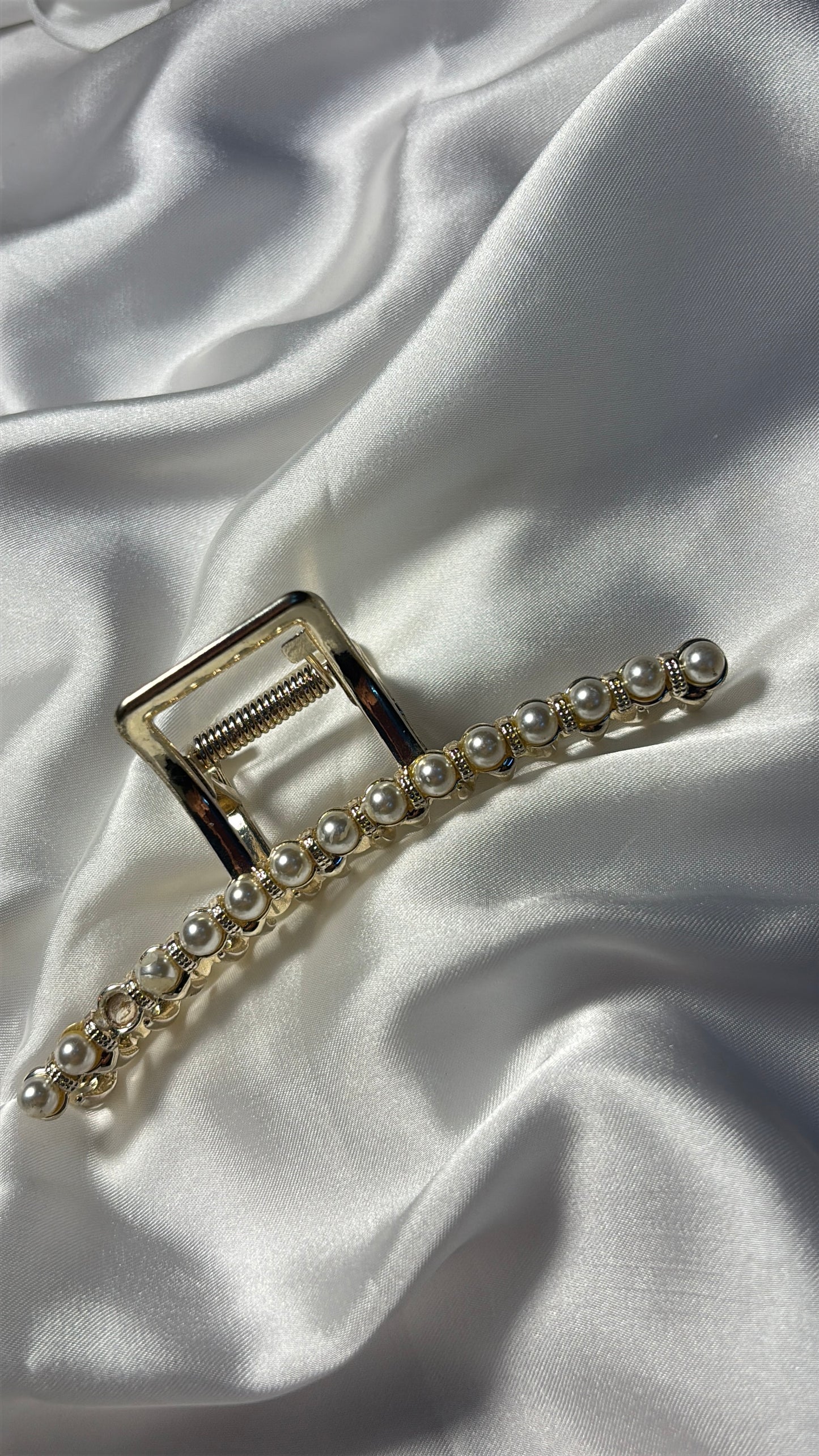 Pearl Claw Clip
