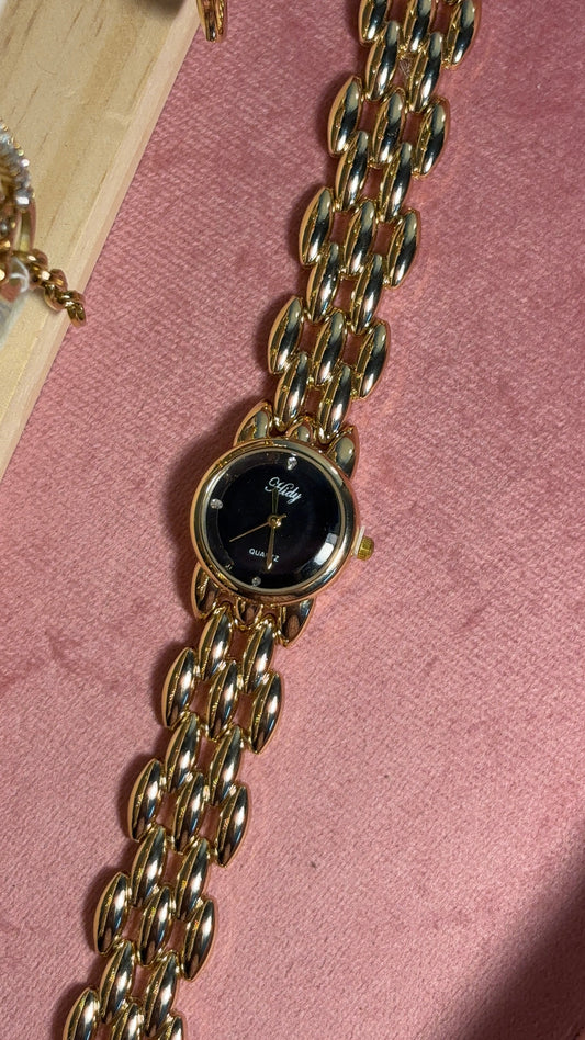 Aesthetic Vintage Gold Round Dial-Black