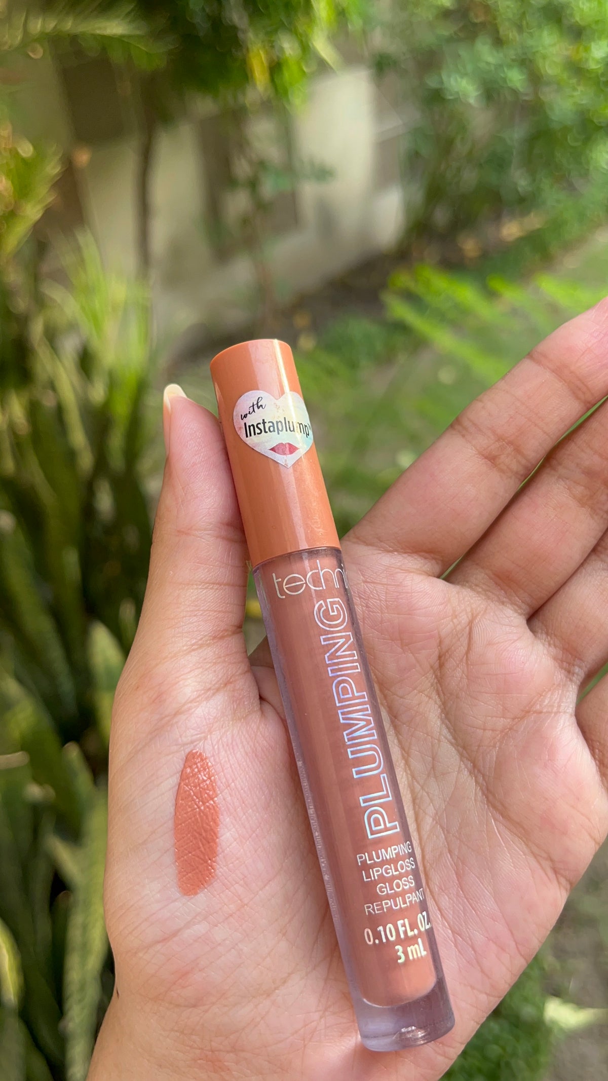 Brown PLUMPING LIPGLOSS