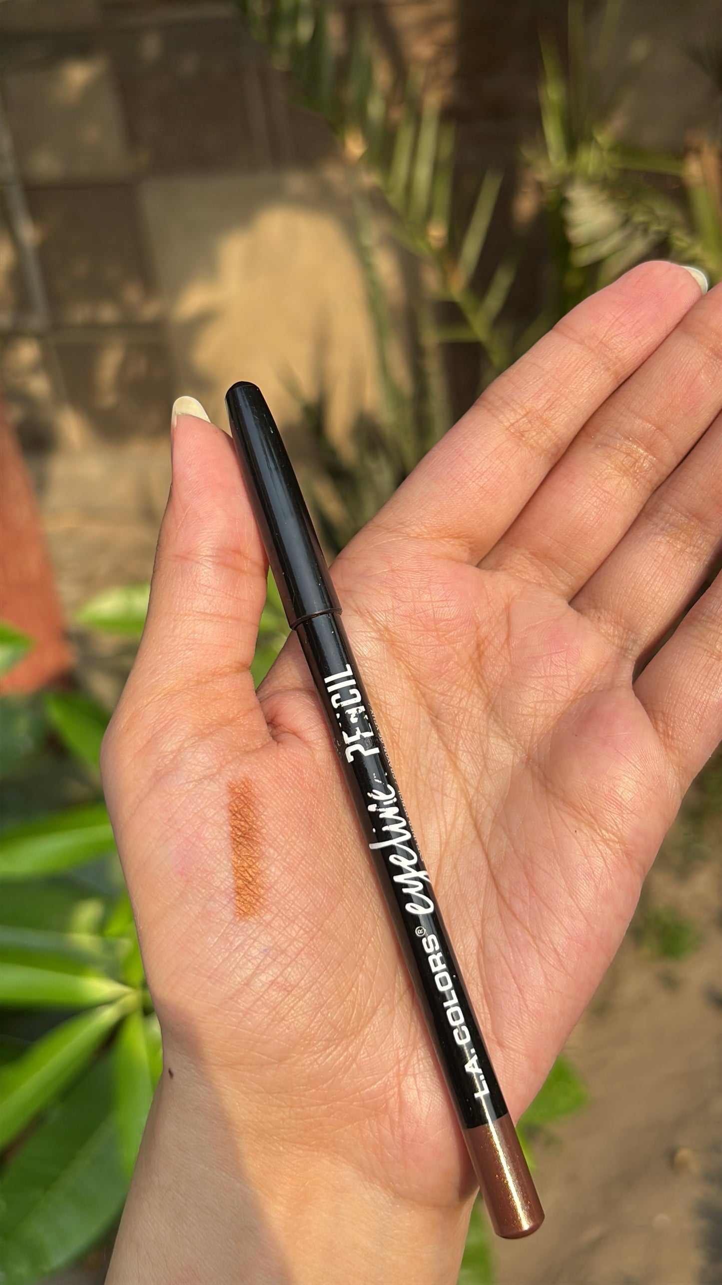 LAA colors Eyeliner pencil