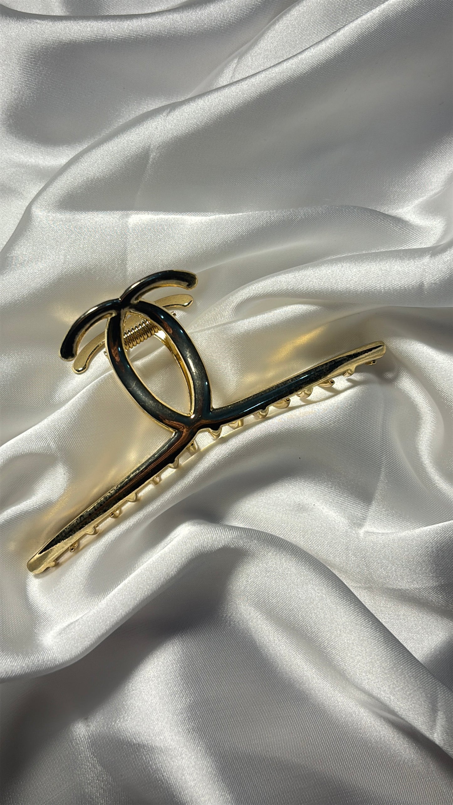 Golden Claw clip