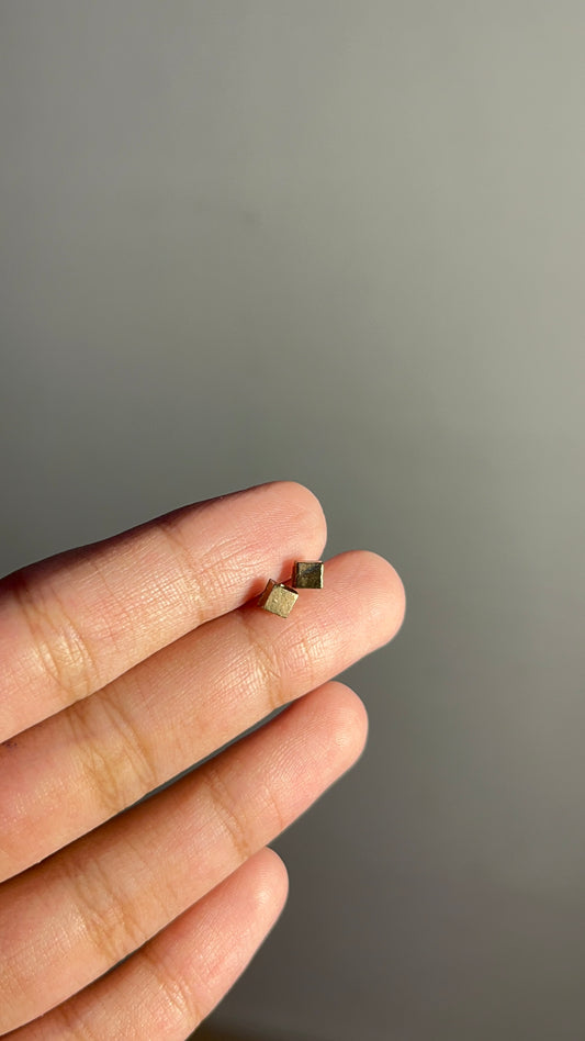 Set of 4 studs
