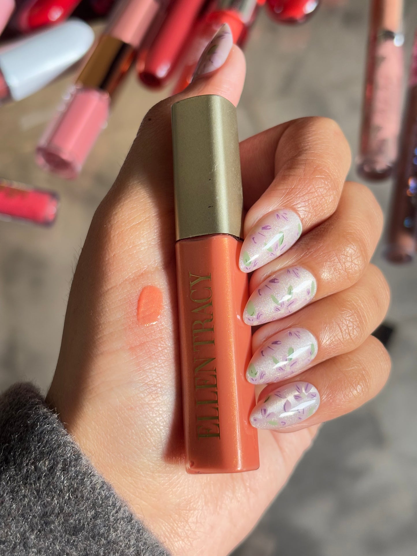 ELLEN TRACY Gloss