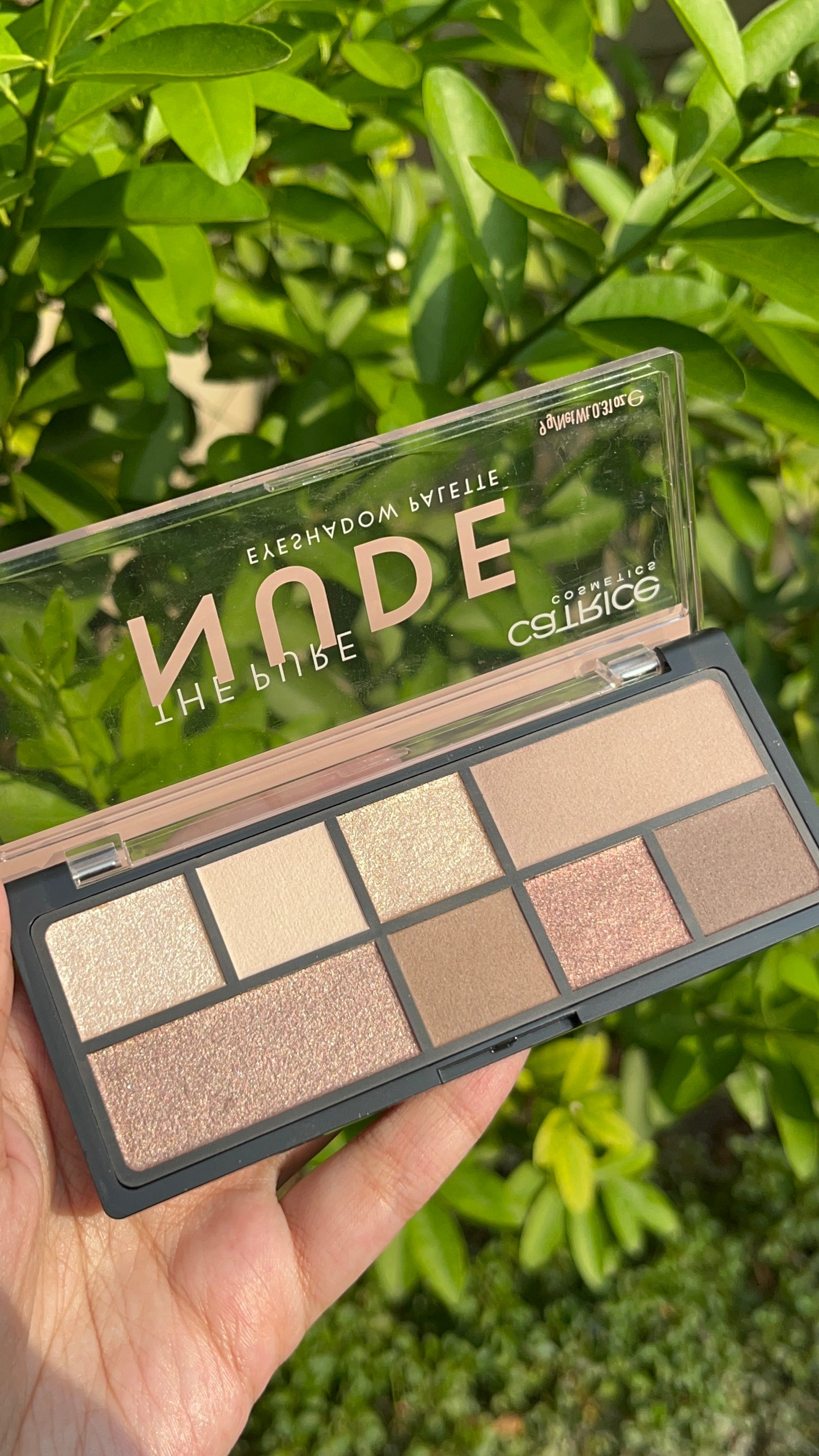 NUDE Eyeshadow and Highlighter palette