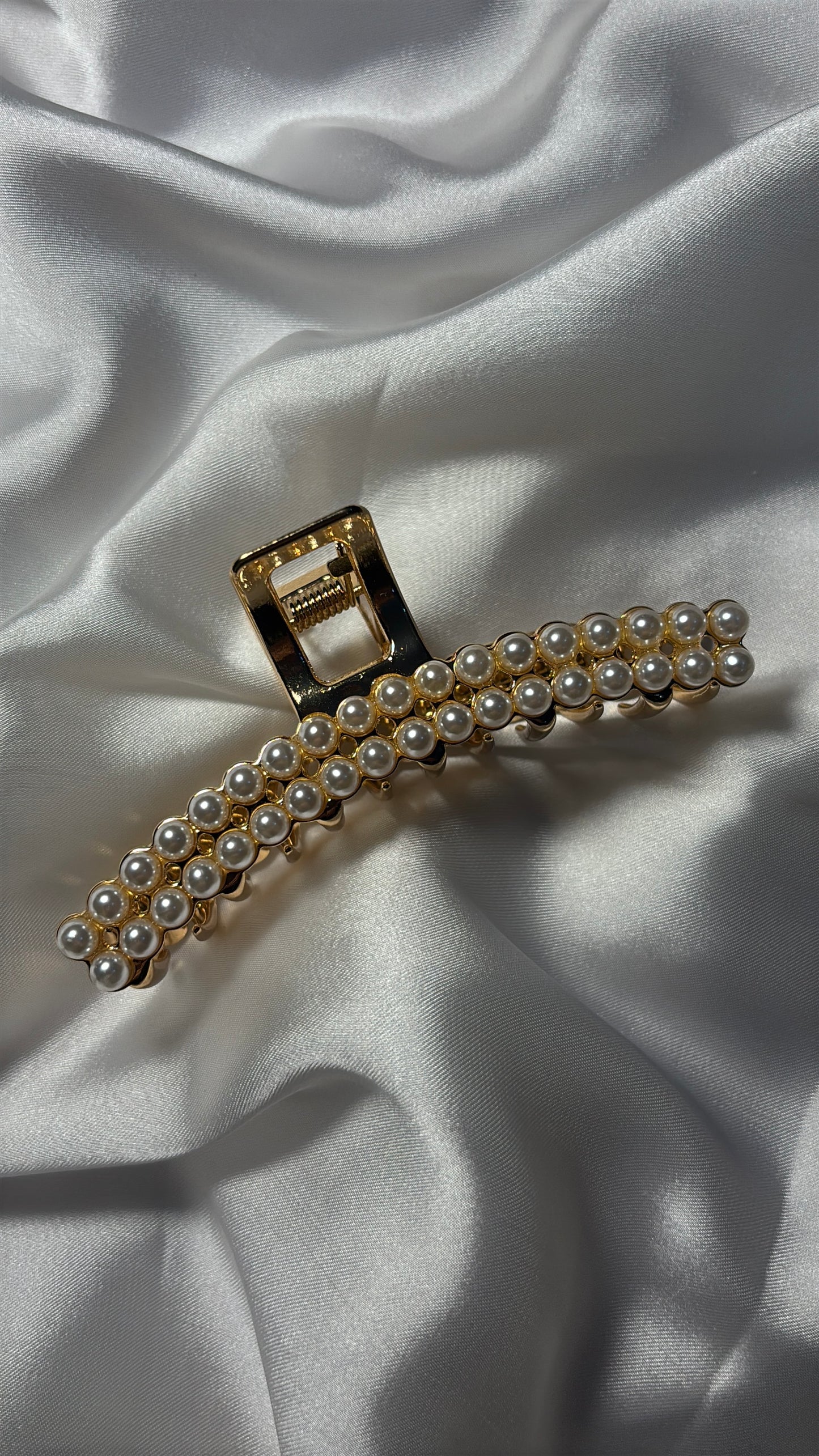 Pearl Claw Clip