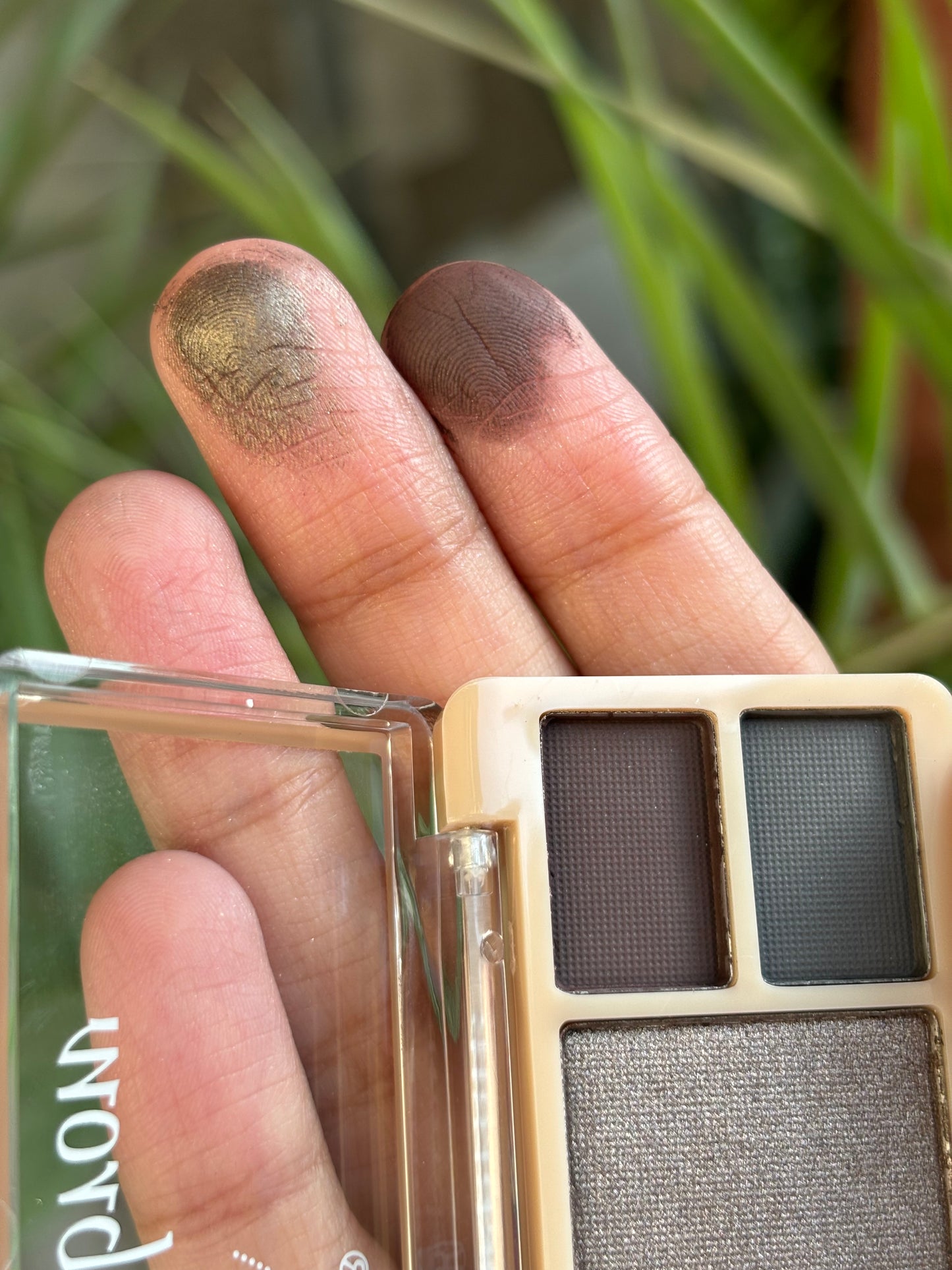 Eyeshadow and Highlighter Palettes-01