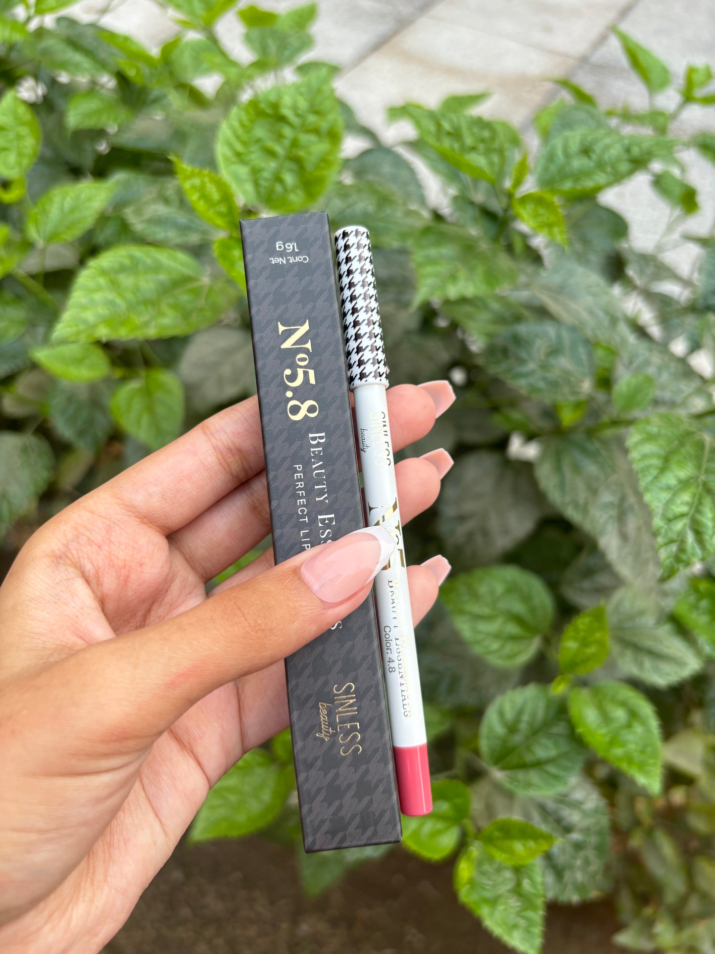 BEAUTY ESSENTIALS LipPencil