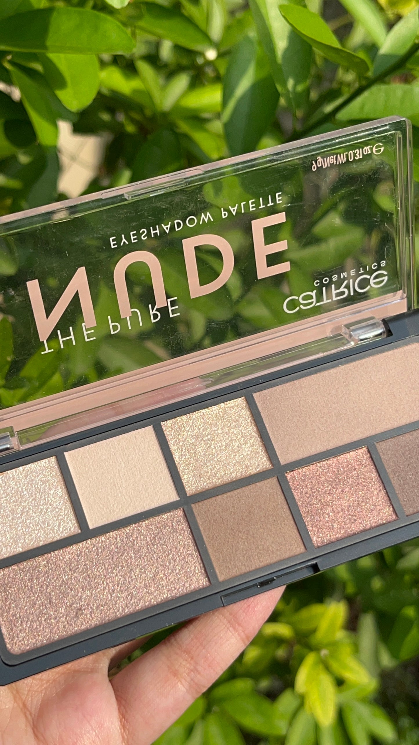 NUDE Eyeshadow and Highlighter palette
