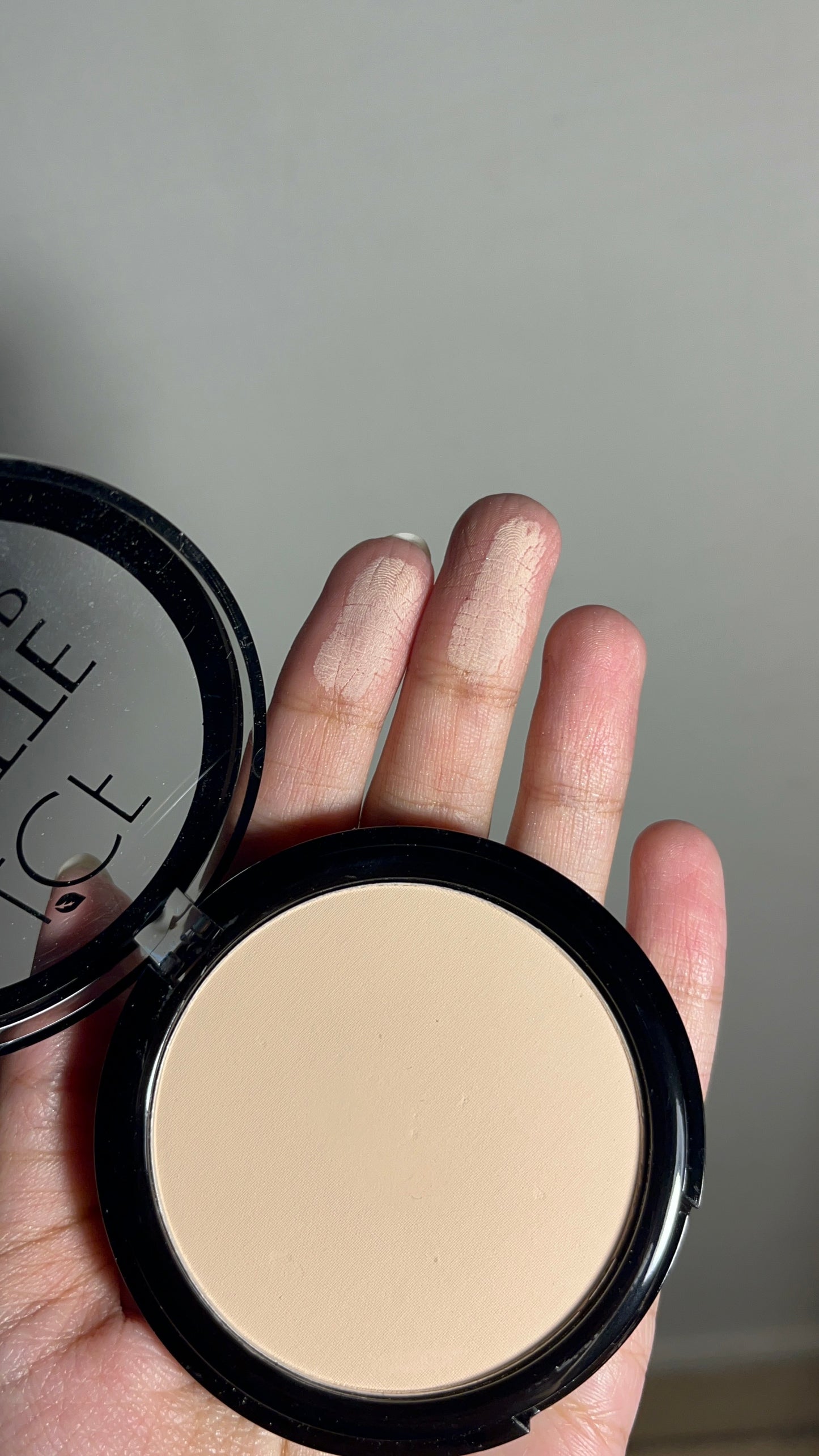LCF Matte Compact Powder