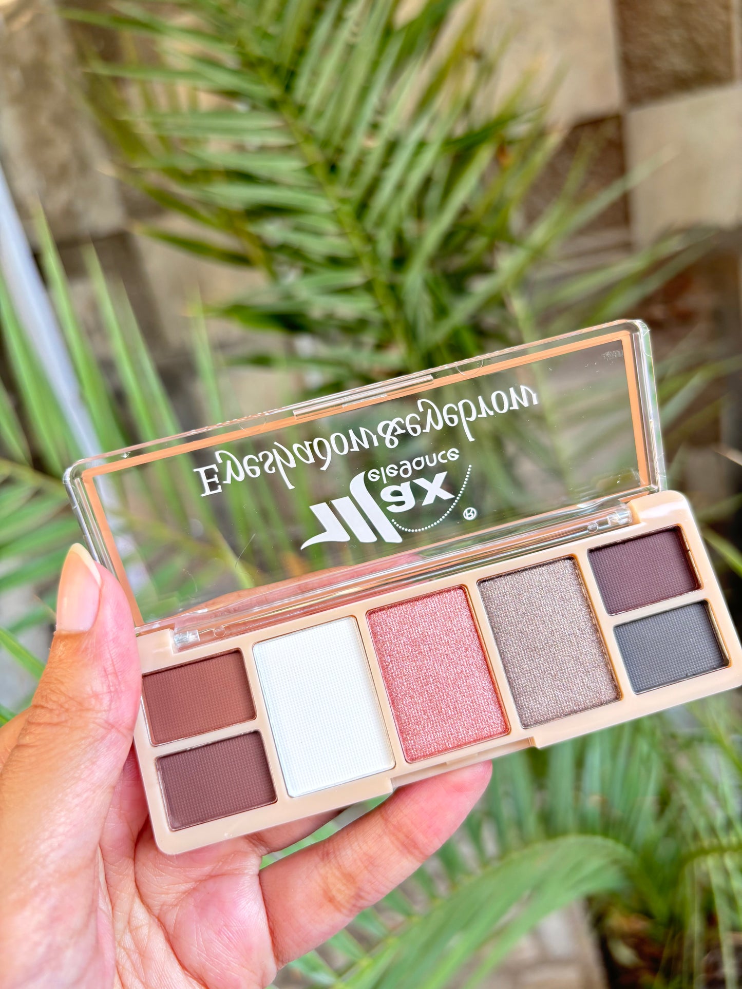 Eyeshadow and Highlighter Palettes-01