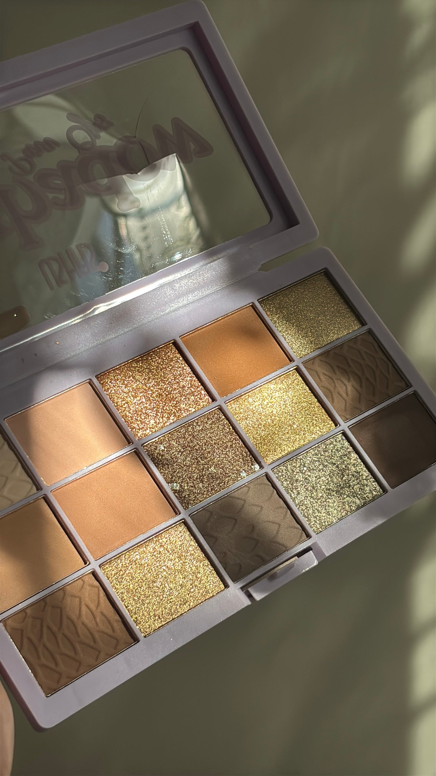 USHASS Eyeshadow Palette