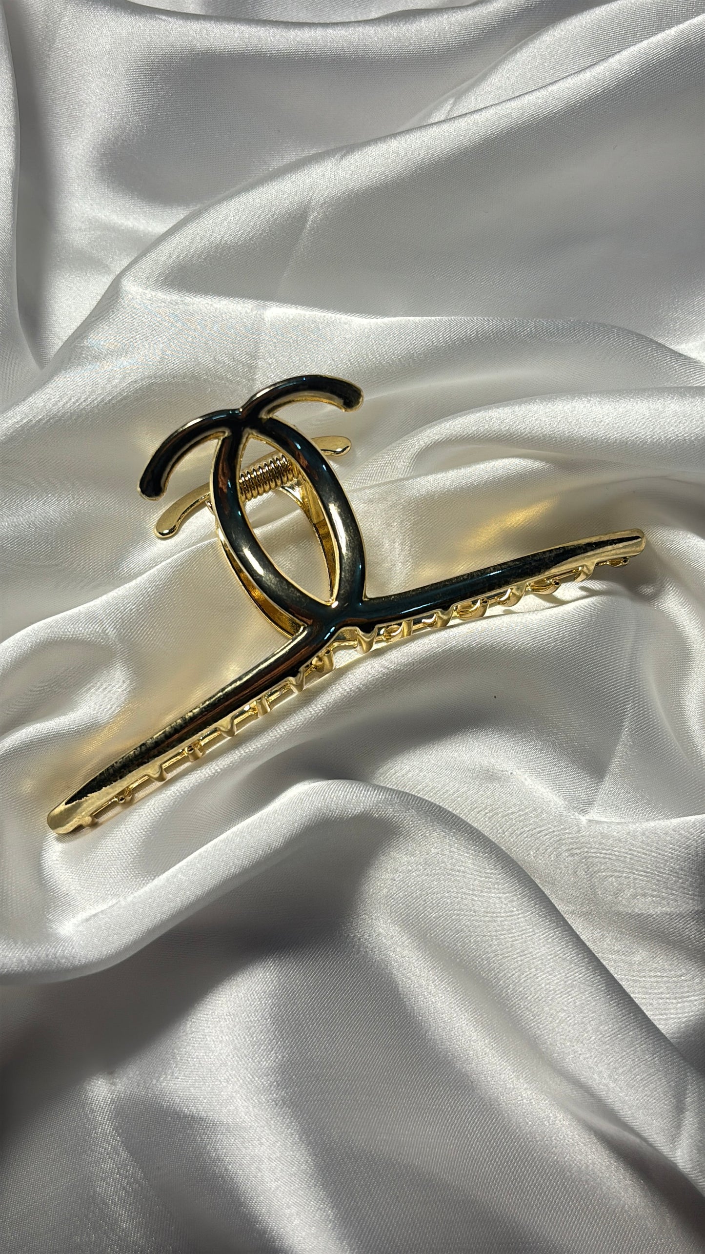 Golden Claw clip