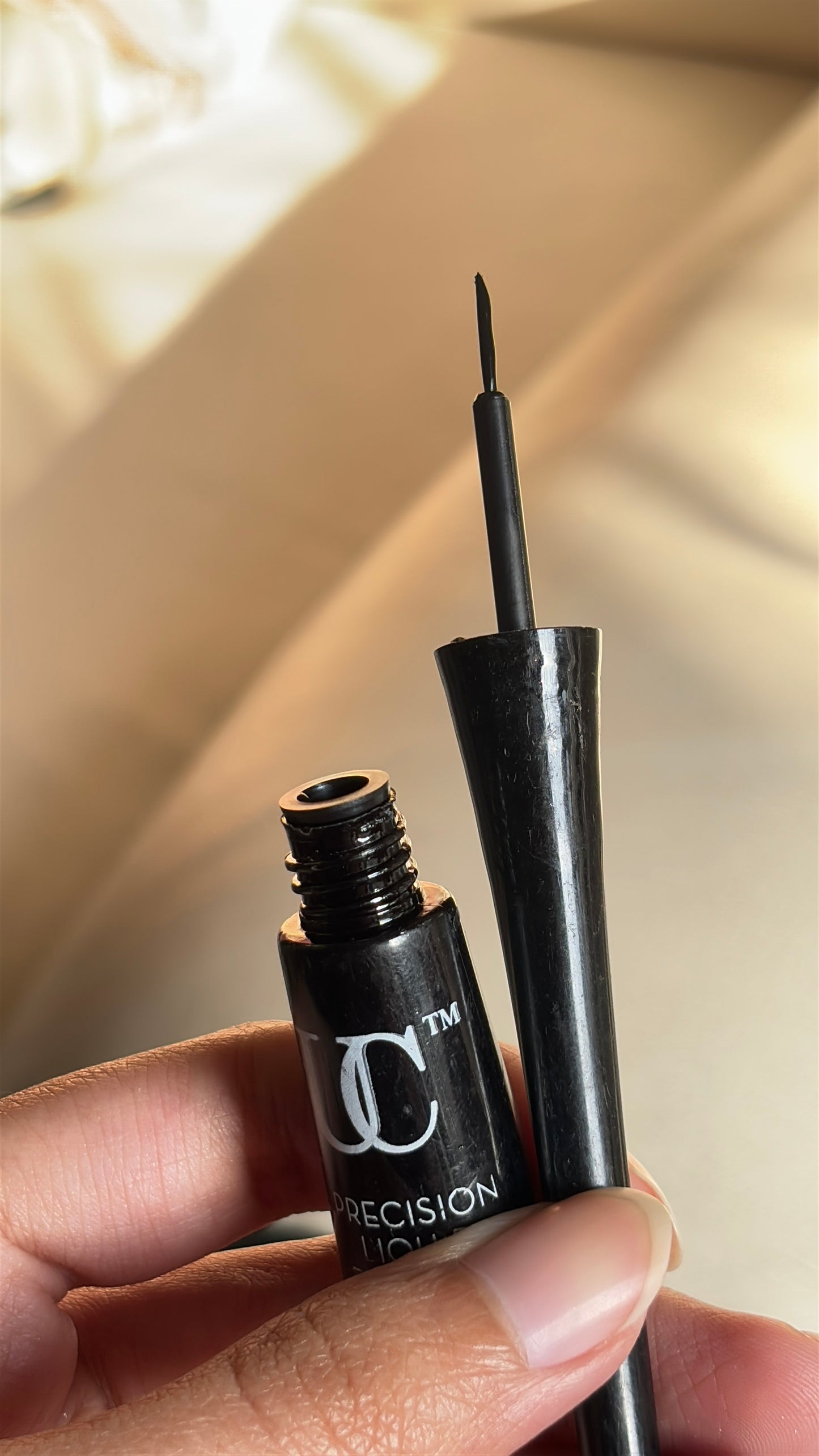 Precision Liquid Eyeliner