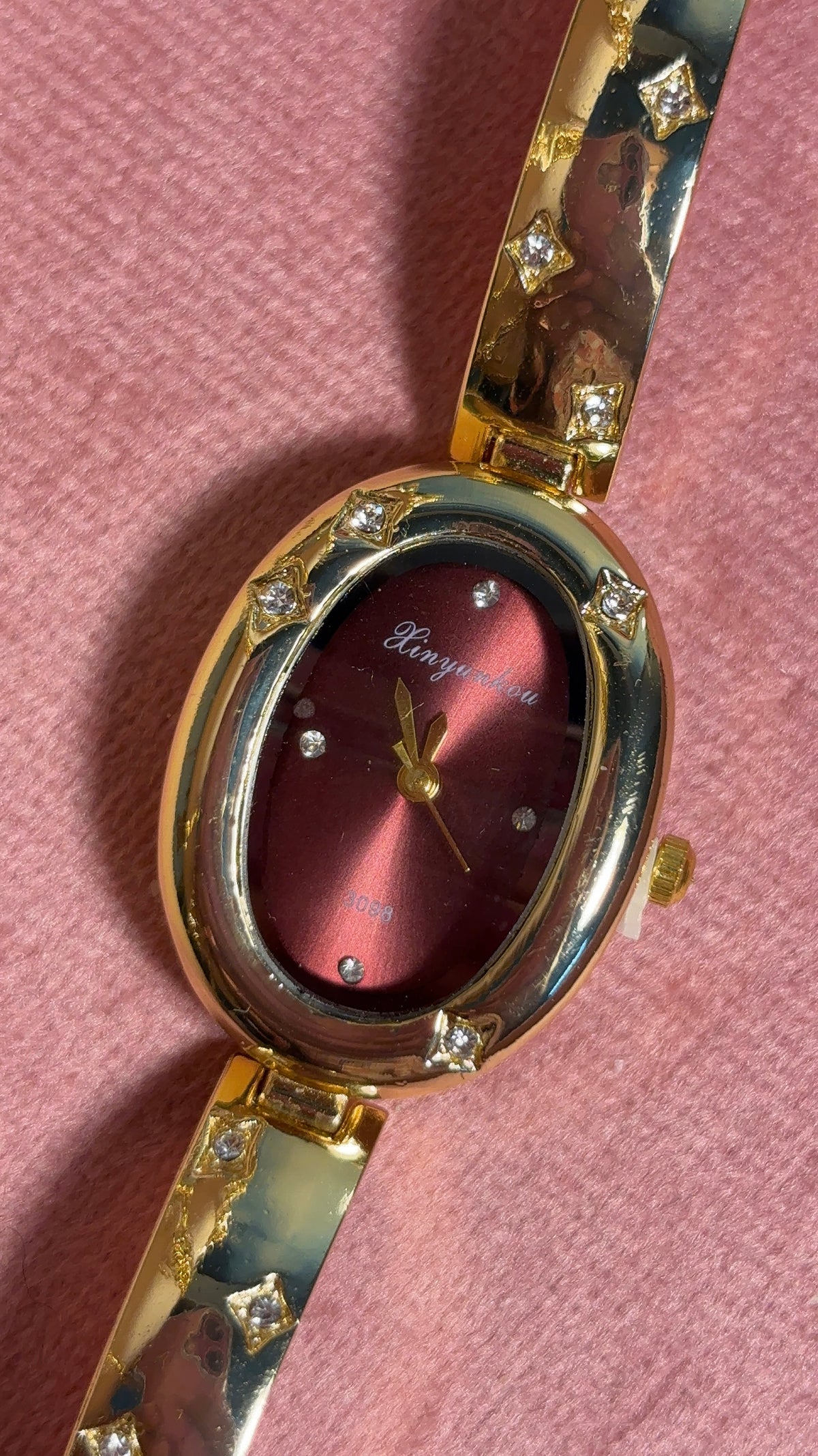 Aesthetic Vintage Sparkle Oval Gold-Maroon
