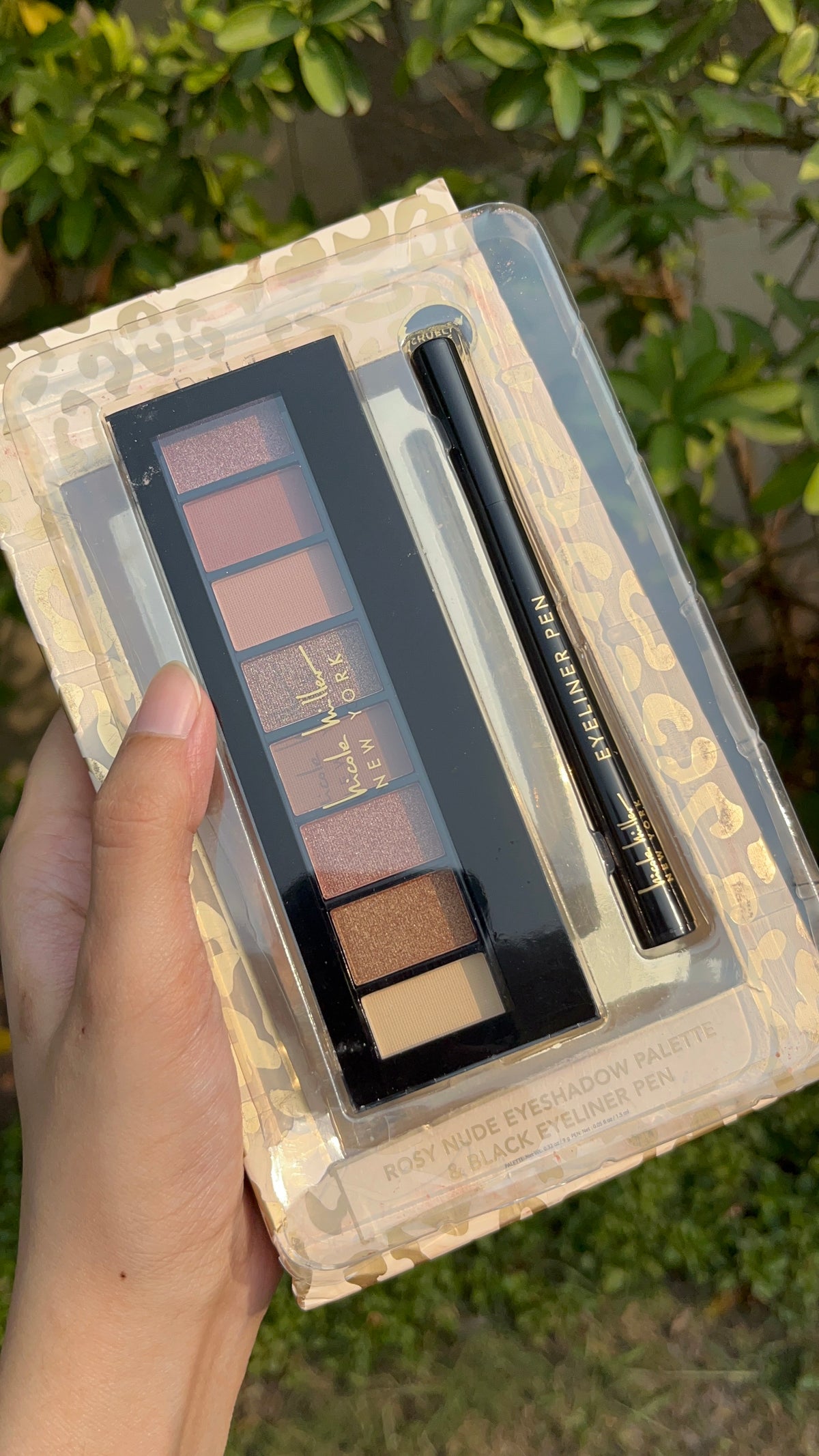 Eyeshadow palette and Eyeliner