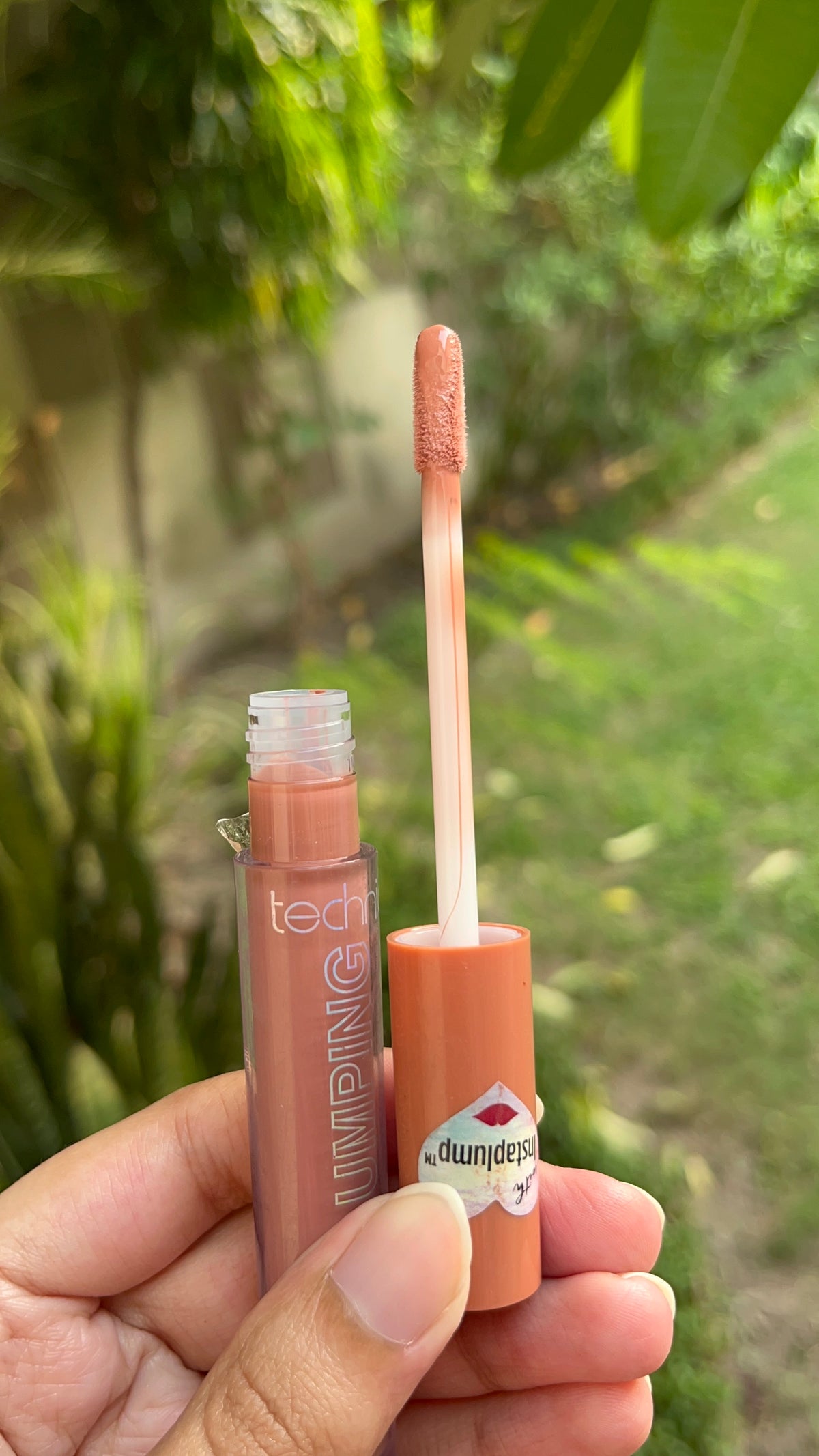 Brown PLUMPING LIPGLOSS