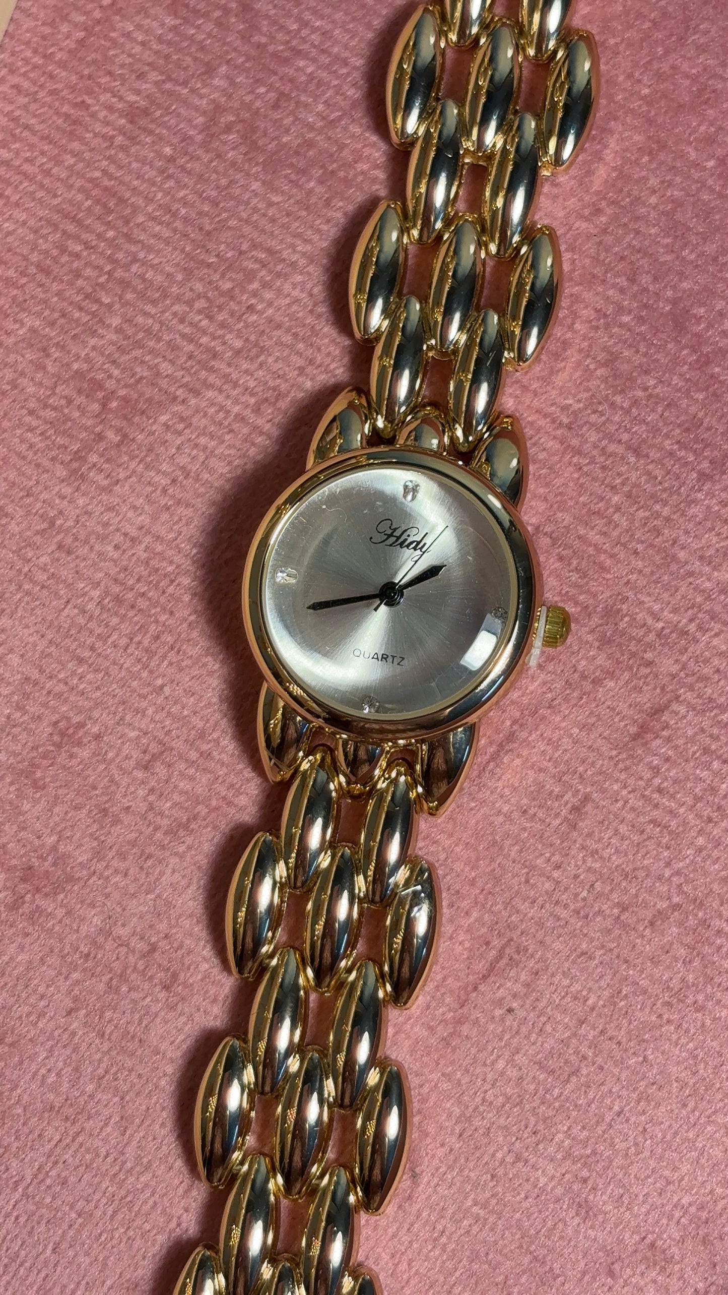 Aesthetic Vintage Gold Round Dial-White