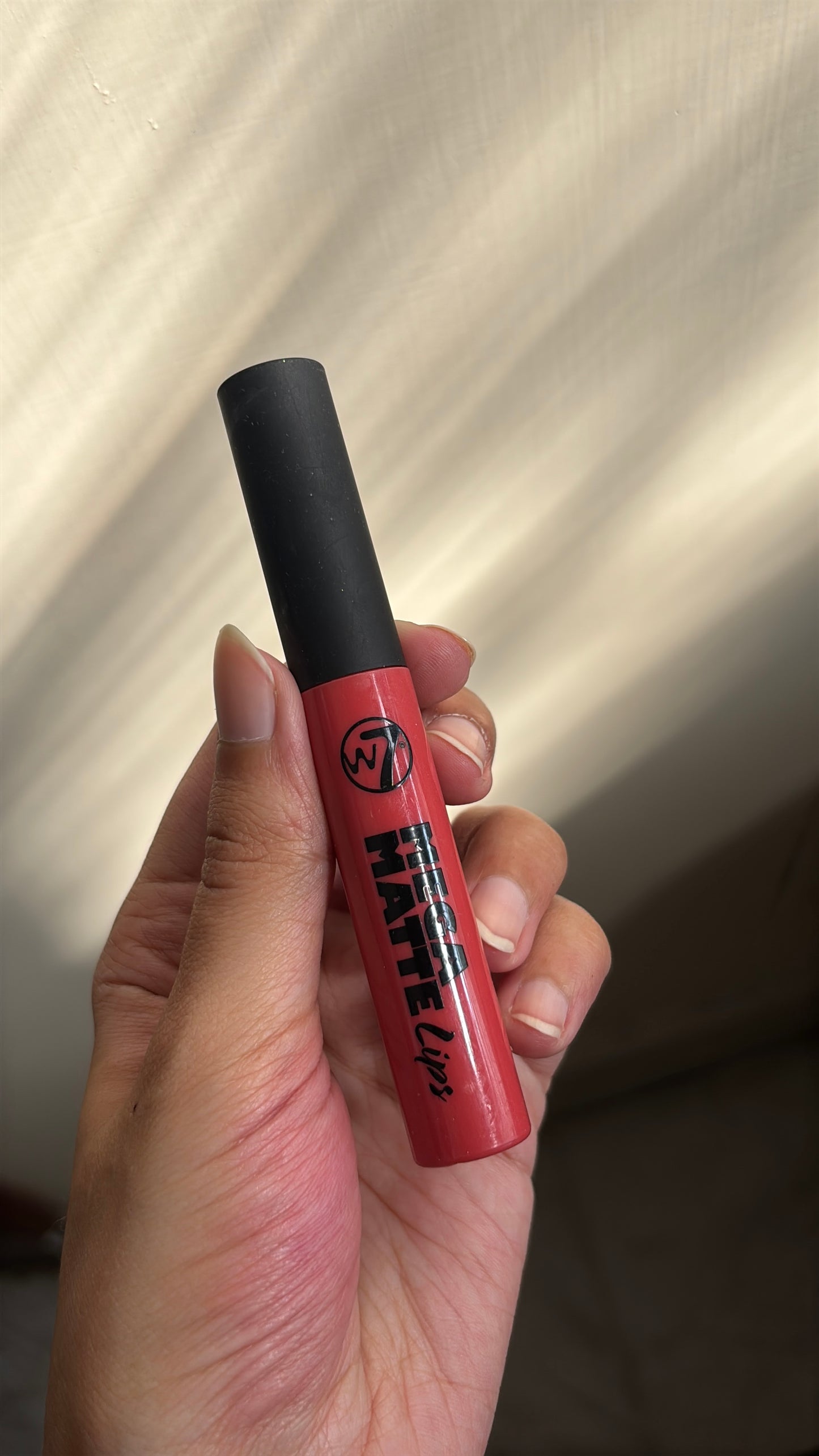 Liquid matte lipstick