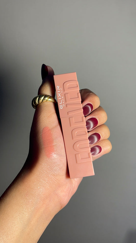 Liquid matte lipstick nude