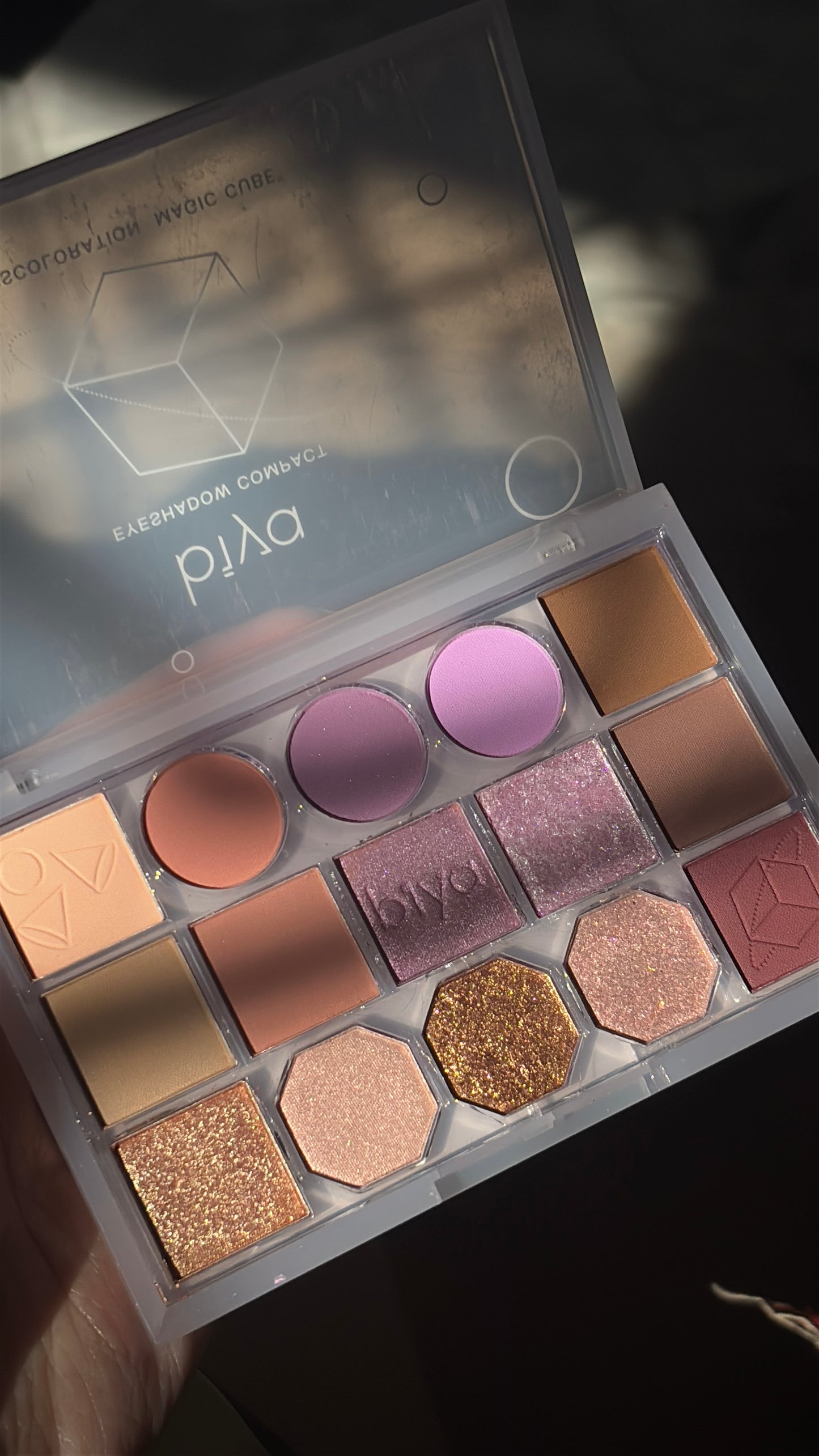 Biyaa Eyeshadow palette