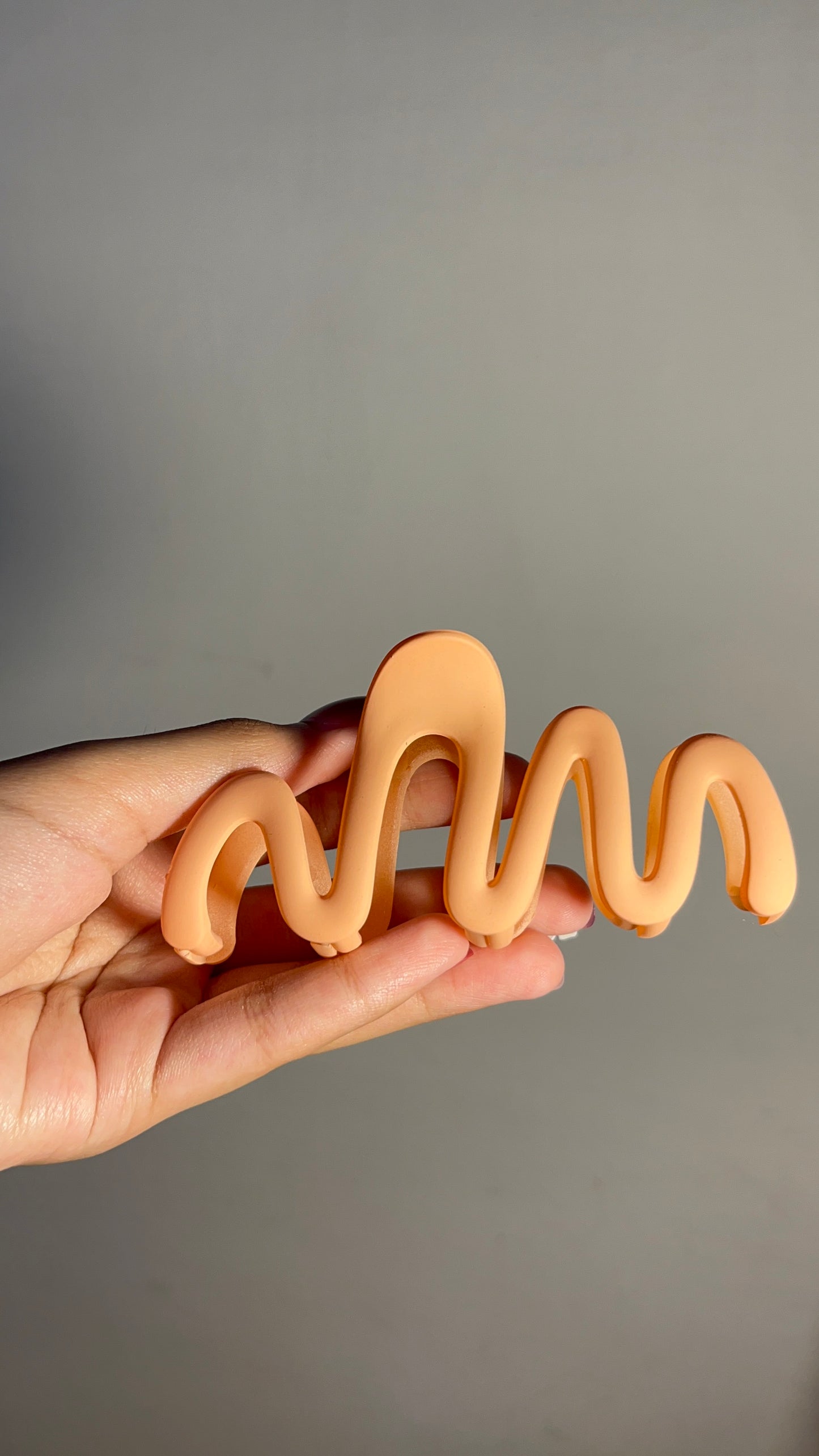 Peach Curly Claw Clip-08