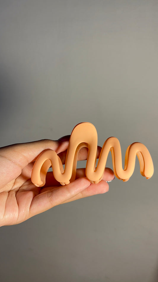 Peach Curly Claw Clip-08