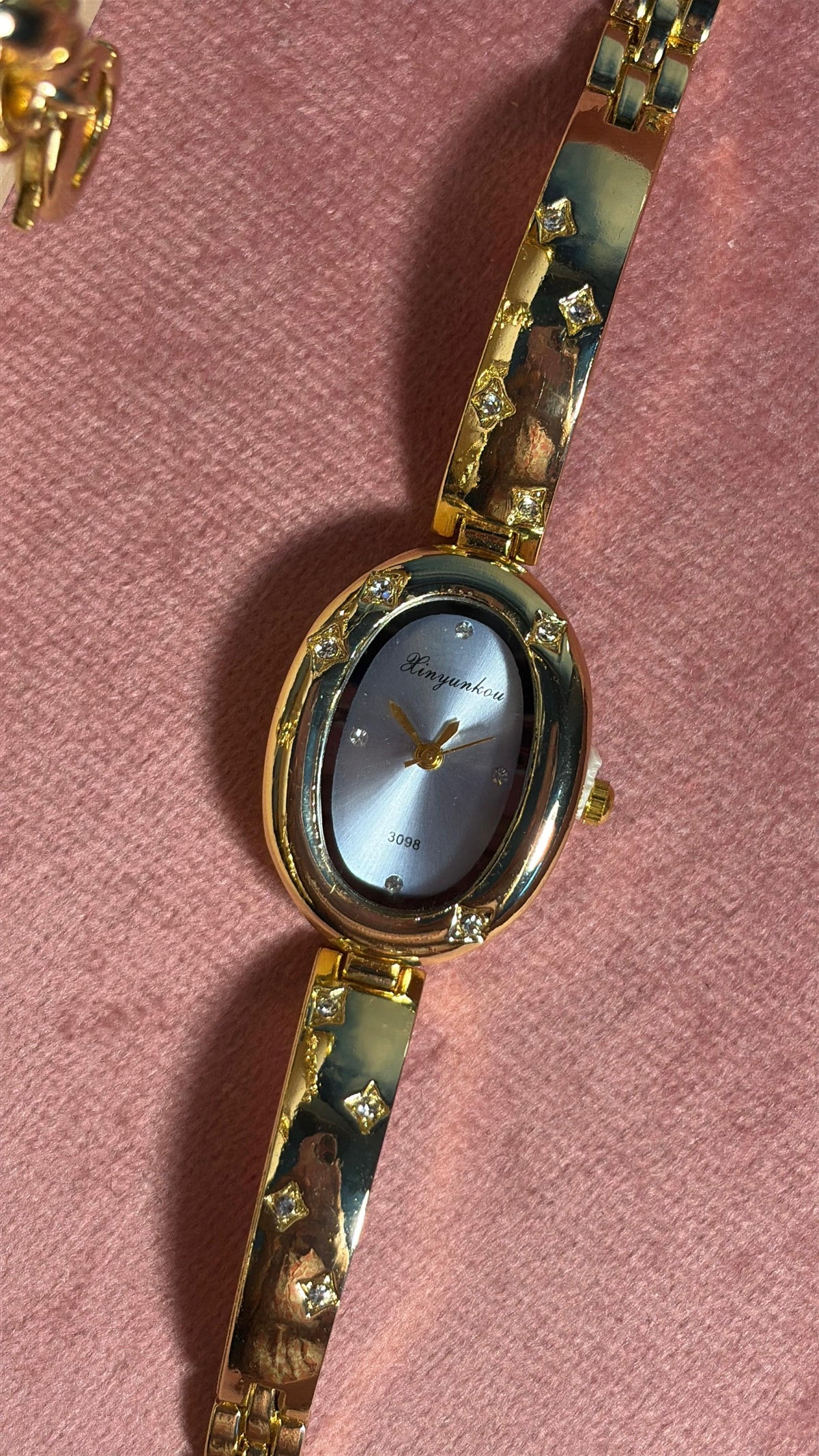 Aesthetic Vintage Sparkle Oval Gold