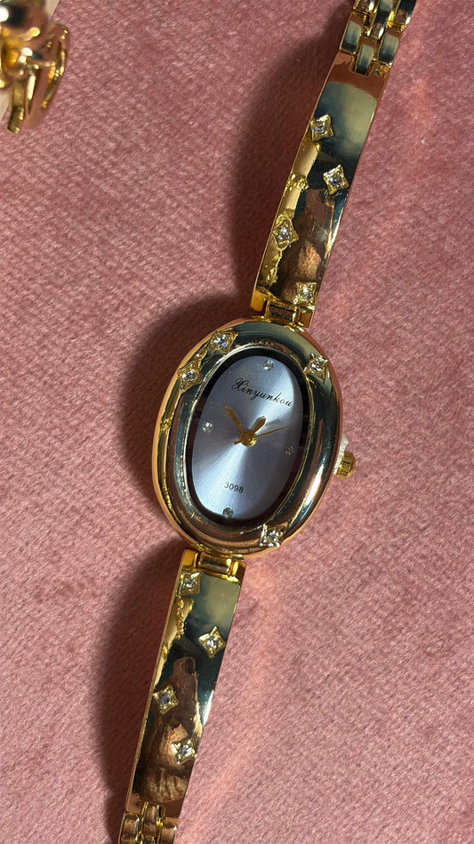 Aesthetic Vintage Sparkle Oval Gold-Celeste