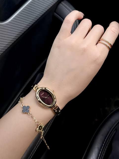 Aesthetic Vintage Sparkle Oval Gold-Maroon