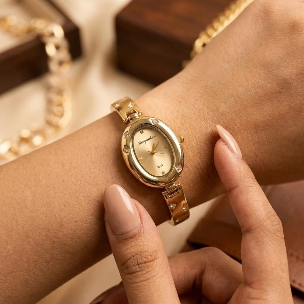 Aesthetic Vintage Sparkle Oval Gold